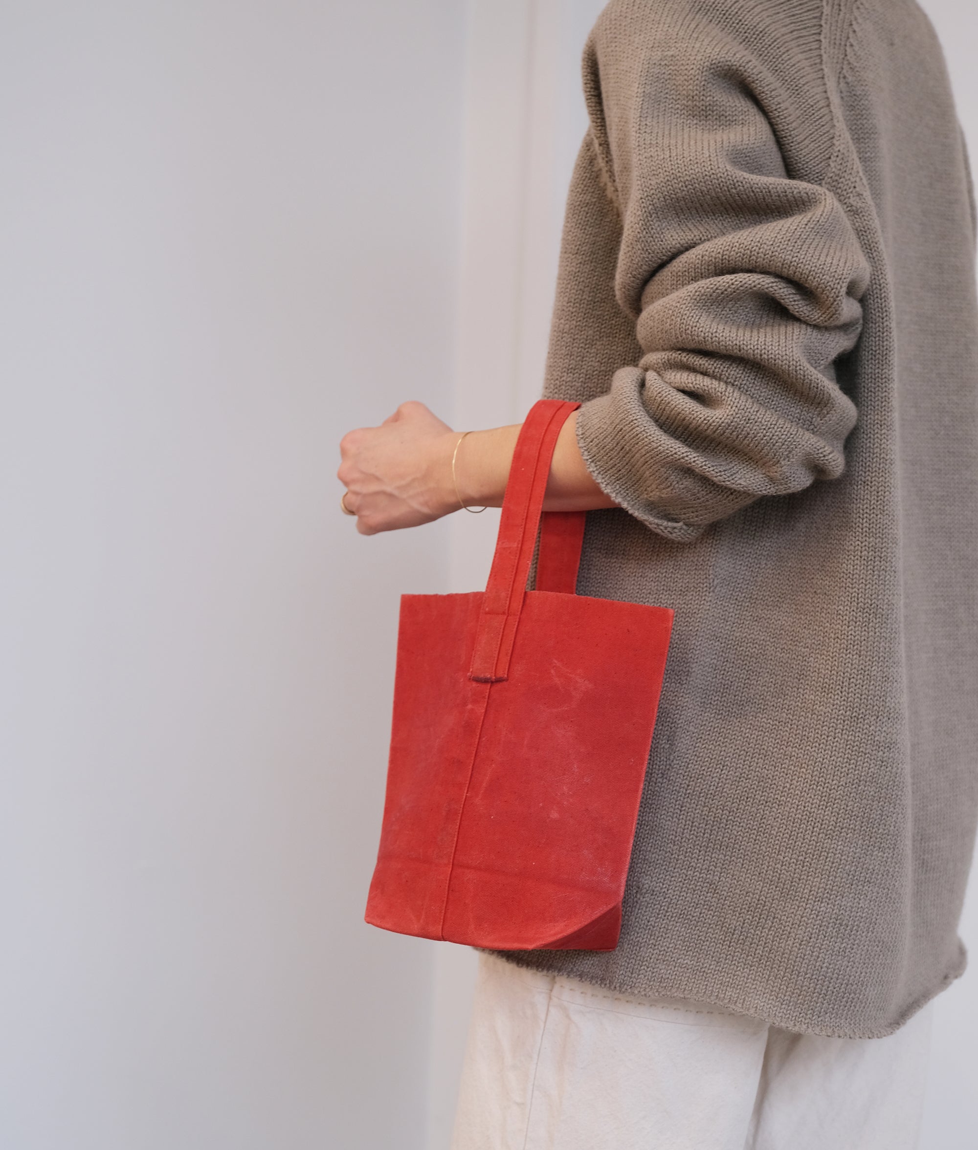 FUNAGATA BUCKET BAG