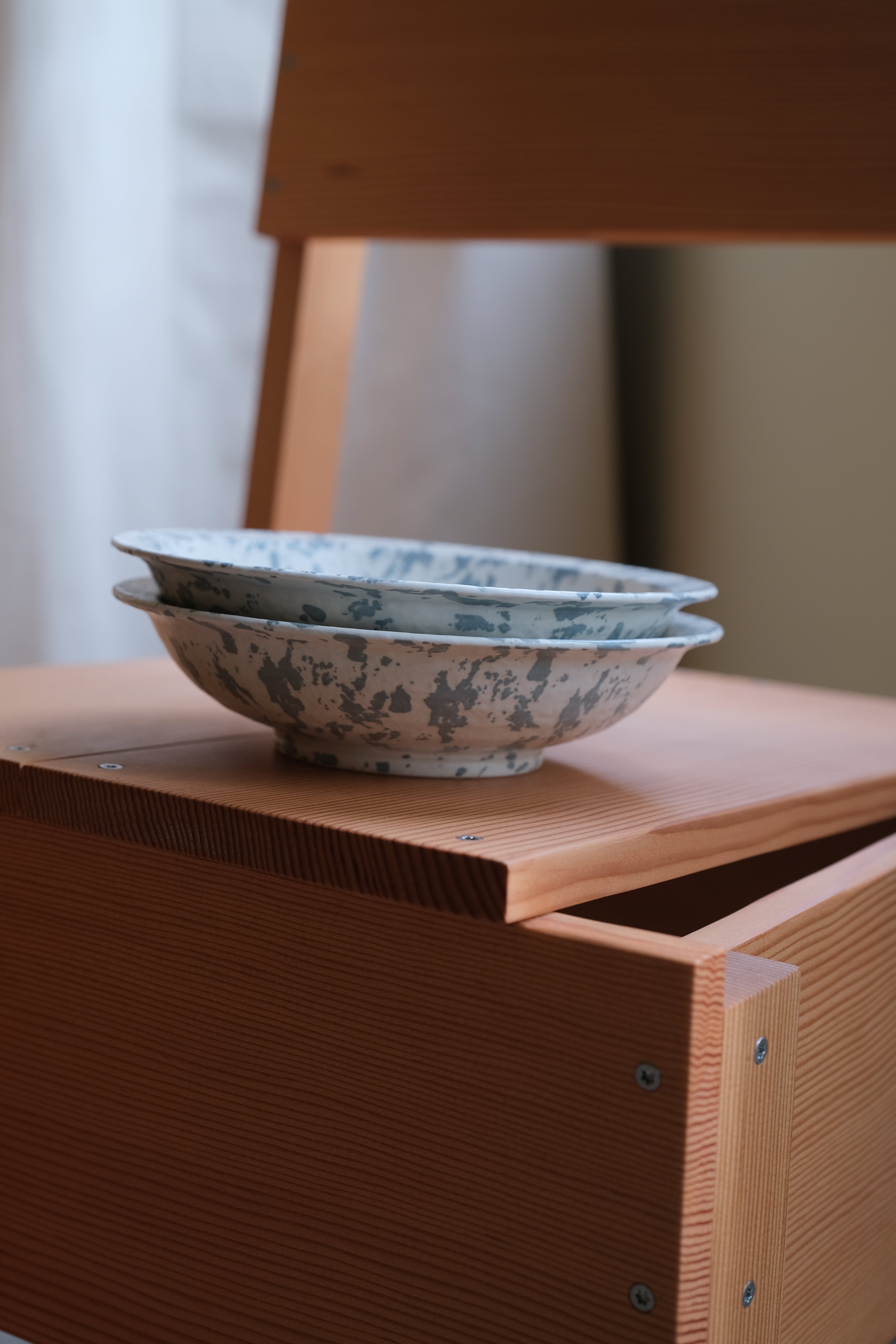 GREY MANDALA RIM BOWL