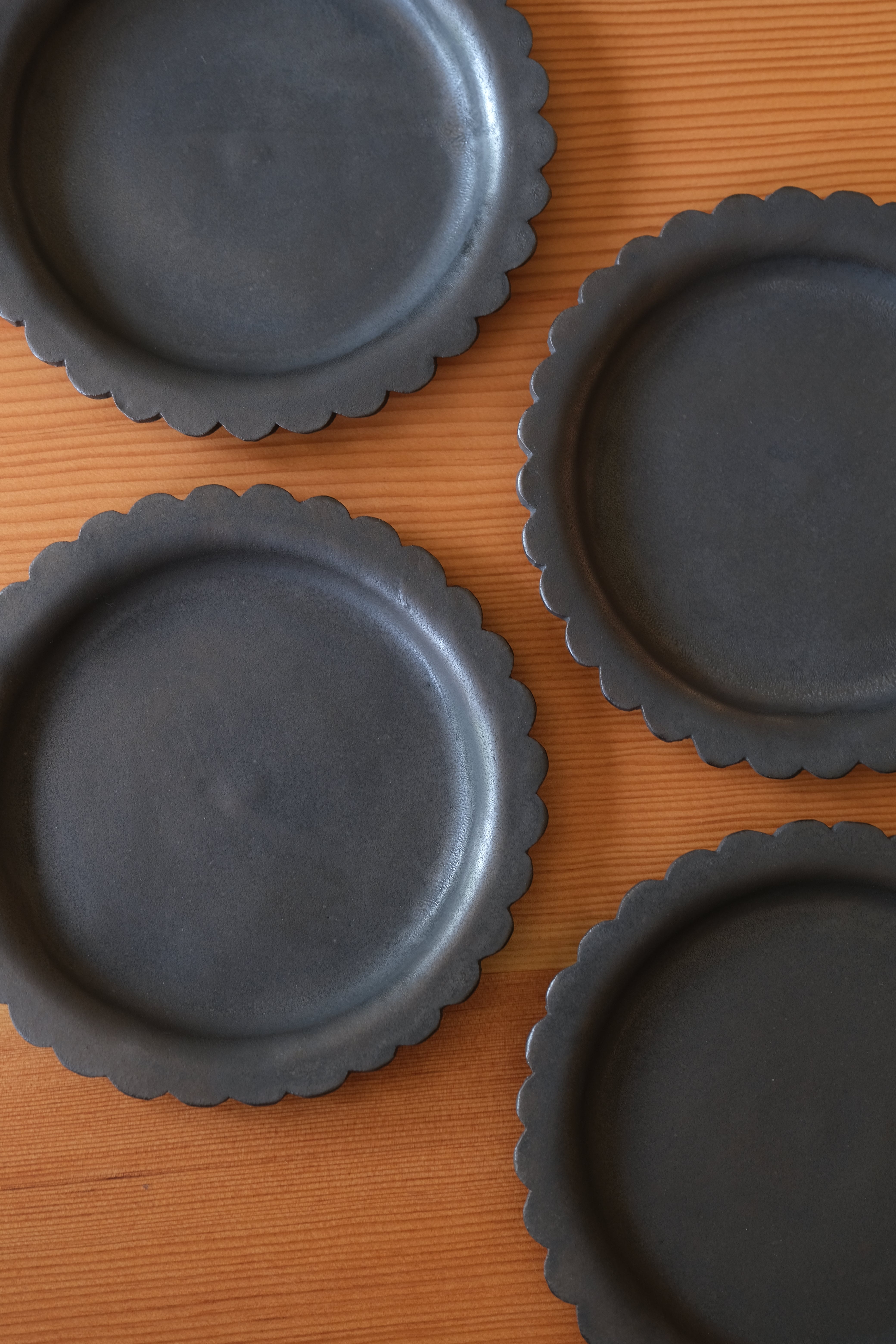 SCALLOPED PLATE