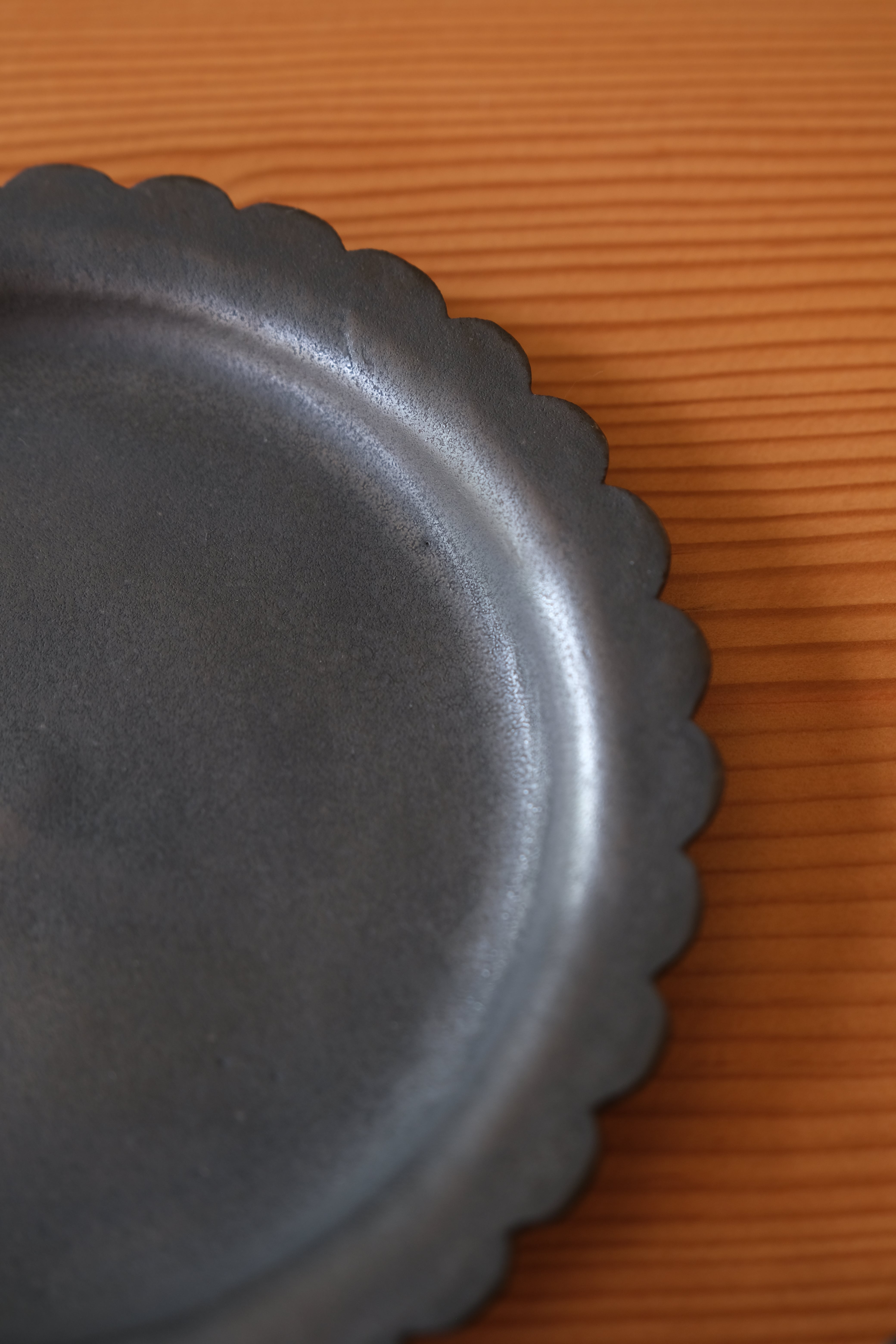 SCALLOPED PLATE