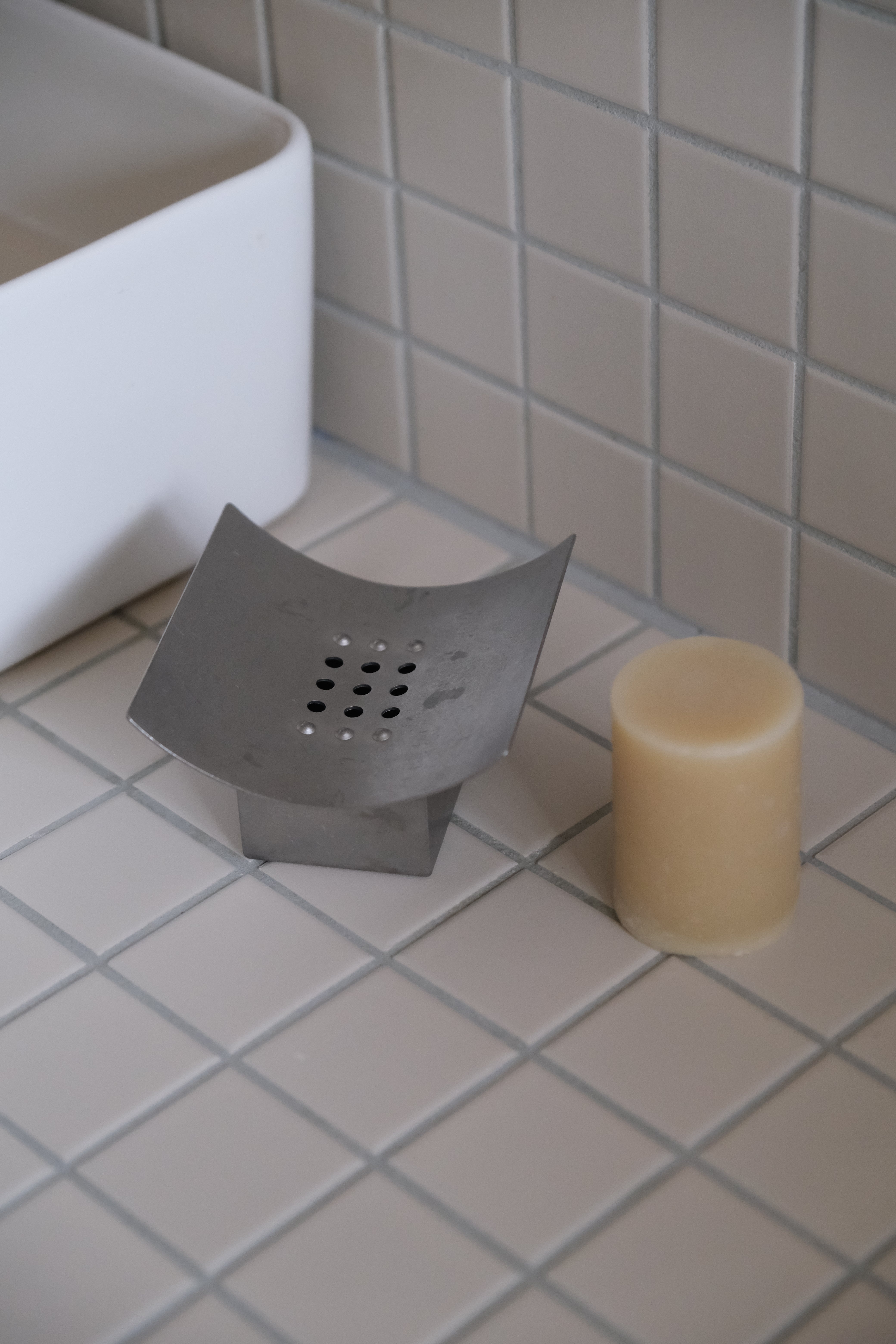 CRESCENT SOAP DISH
