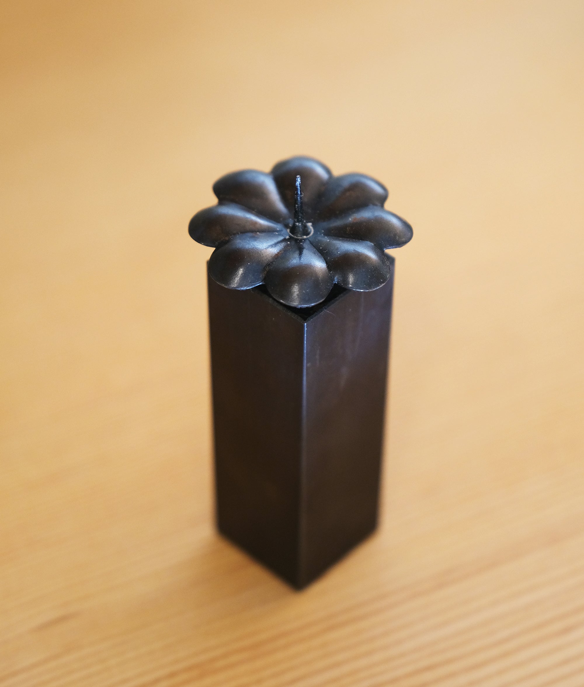 DAISY BLOCK CANDLE HOLDER - D