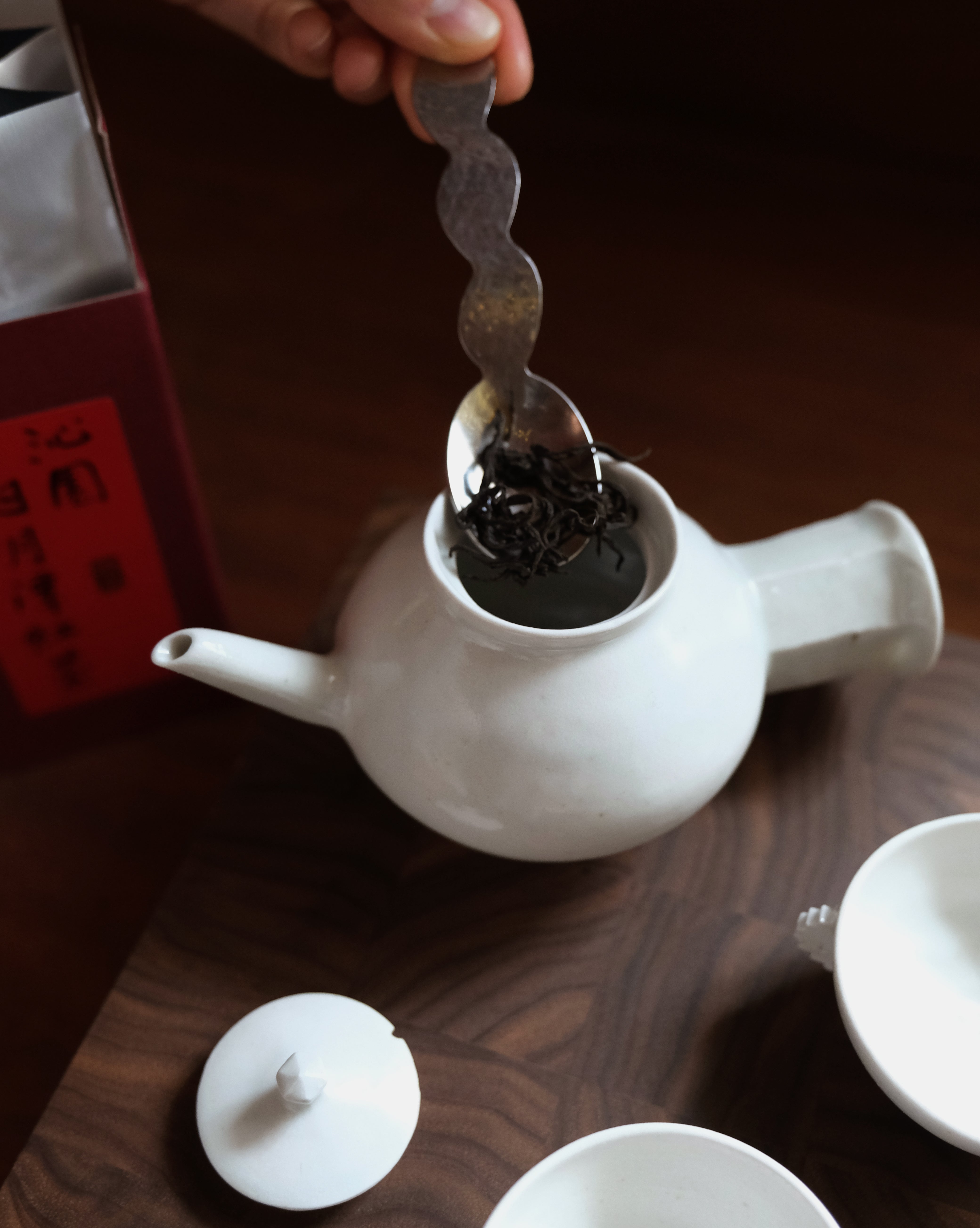SMALL TEAPOT WITH HANDLE