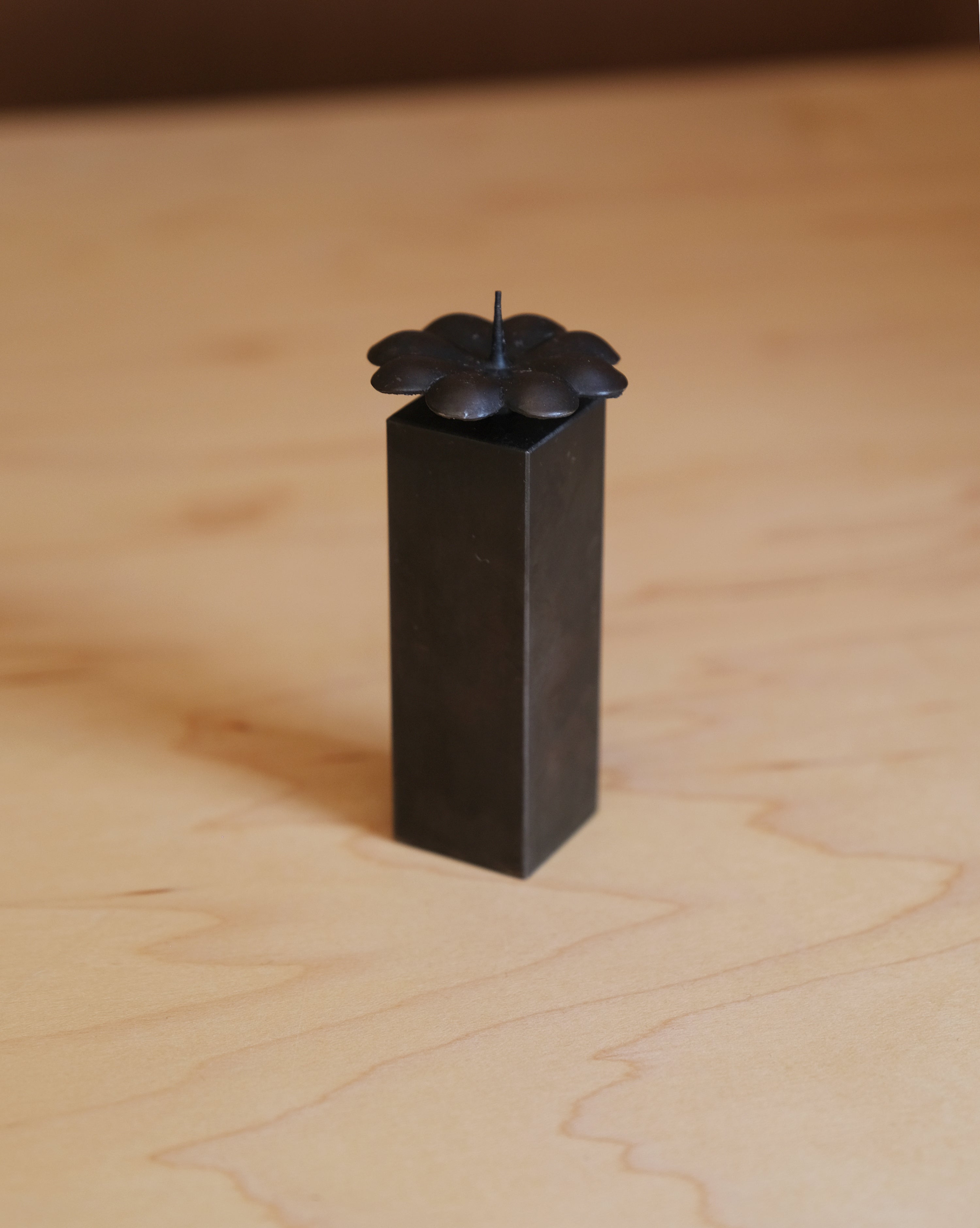 DAISY BLOCK CANDLE HOLDER - D