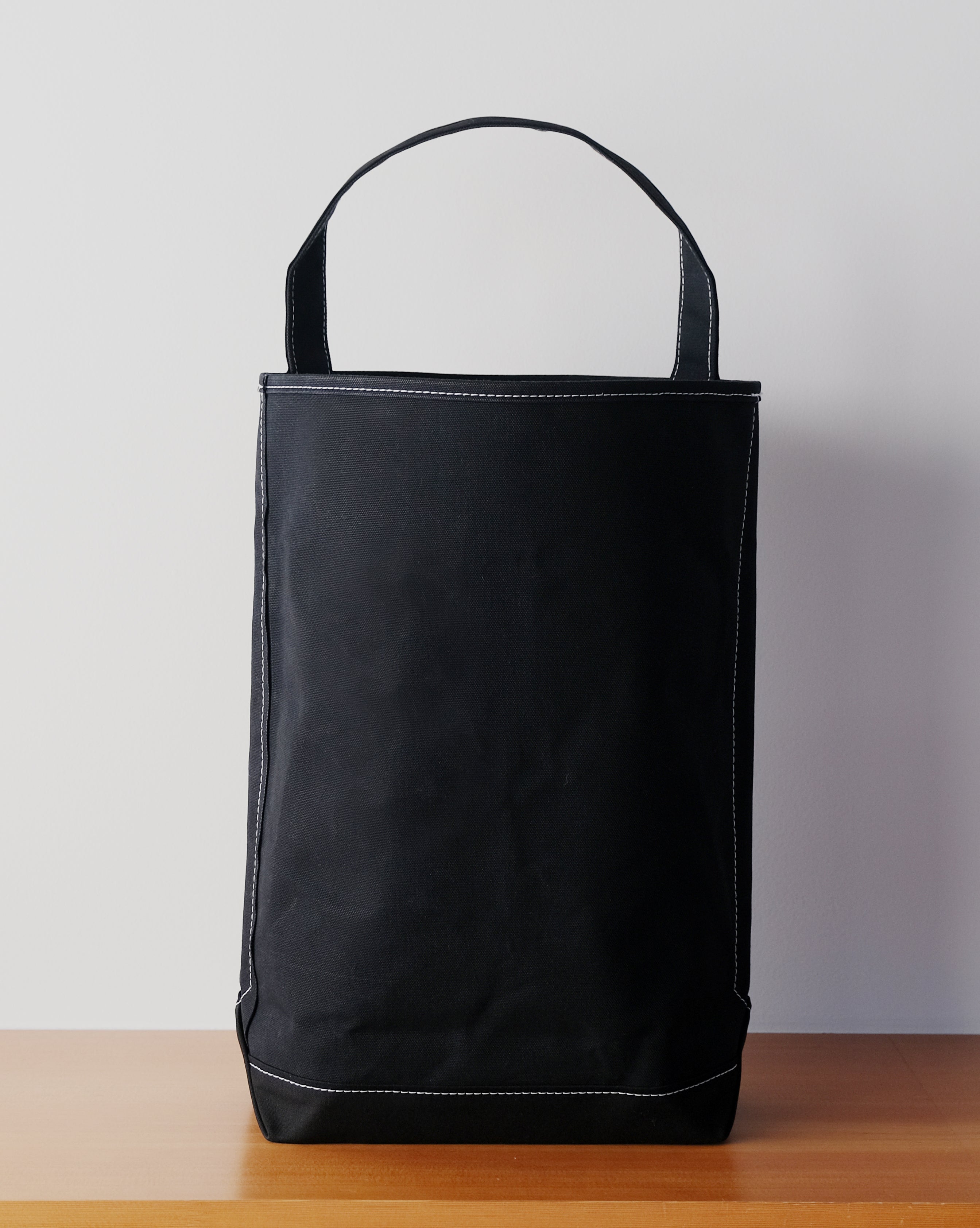LARGE BAGUETTE TOTE - Black