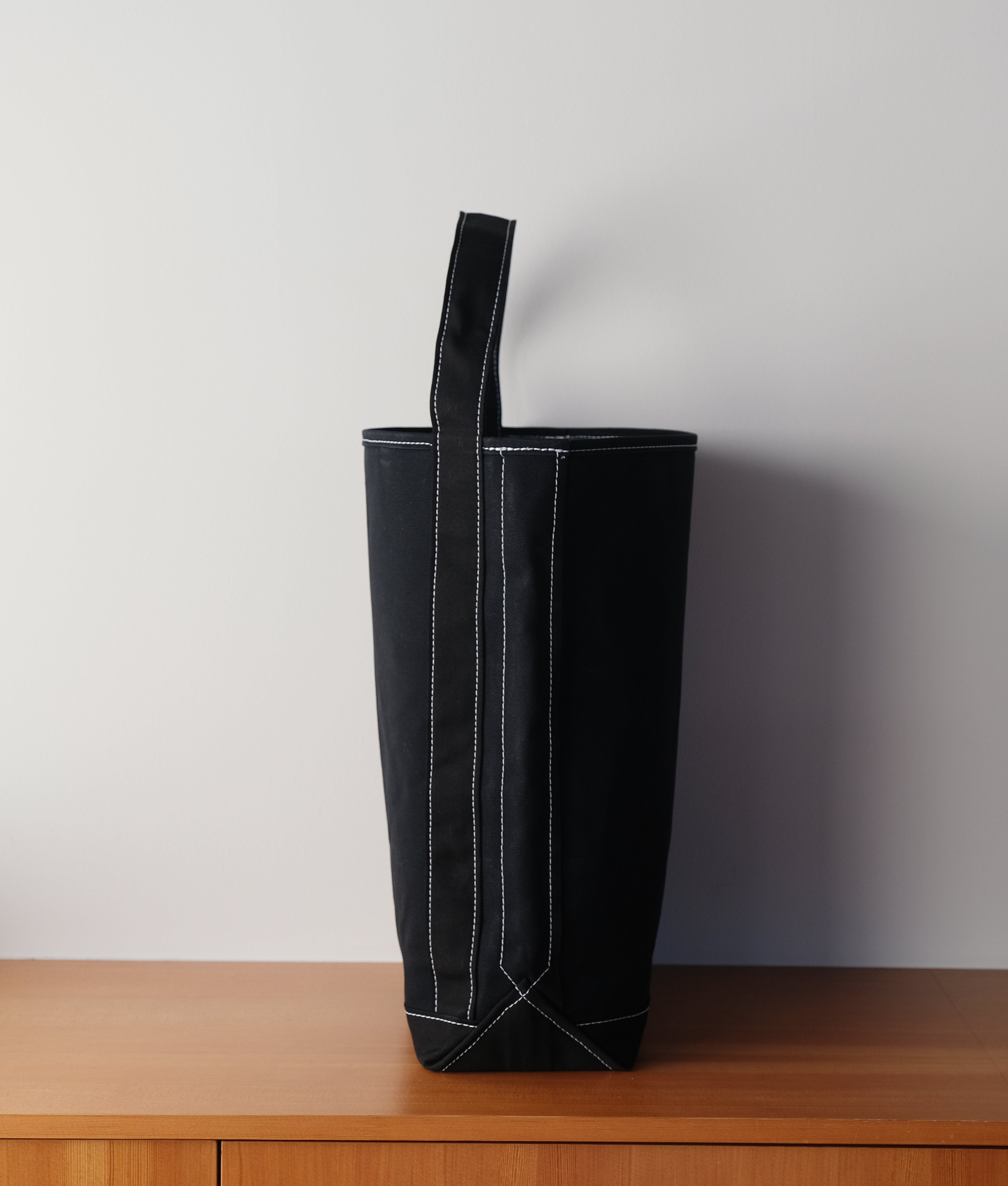LARGE BAGUETTE TOTE - Black