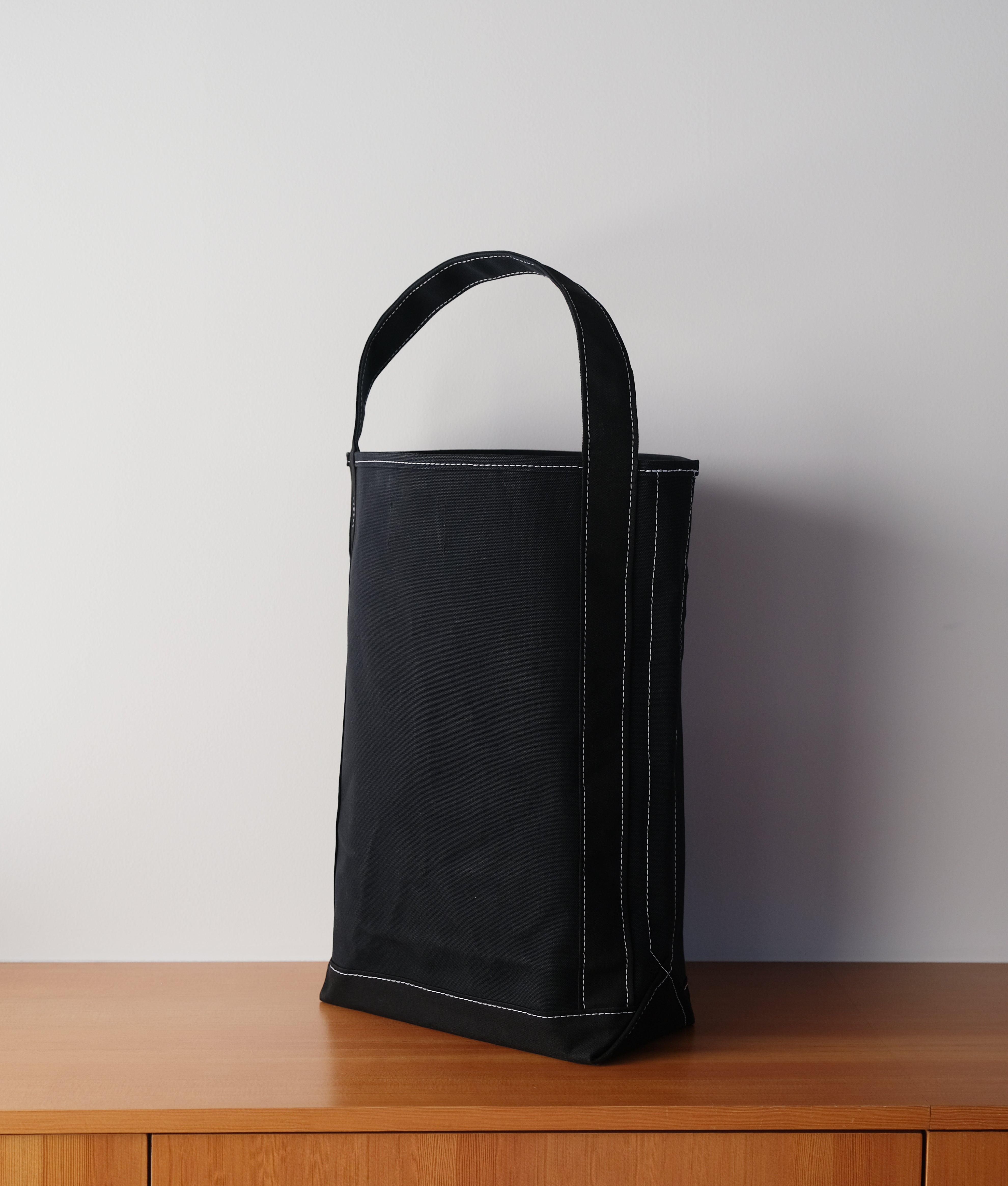 LARGE BAGUETTE TOTE - Black