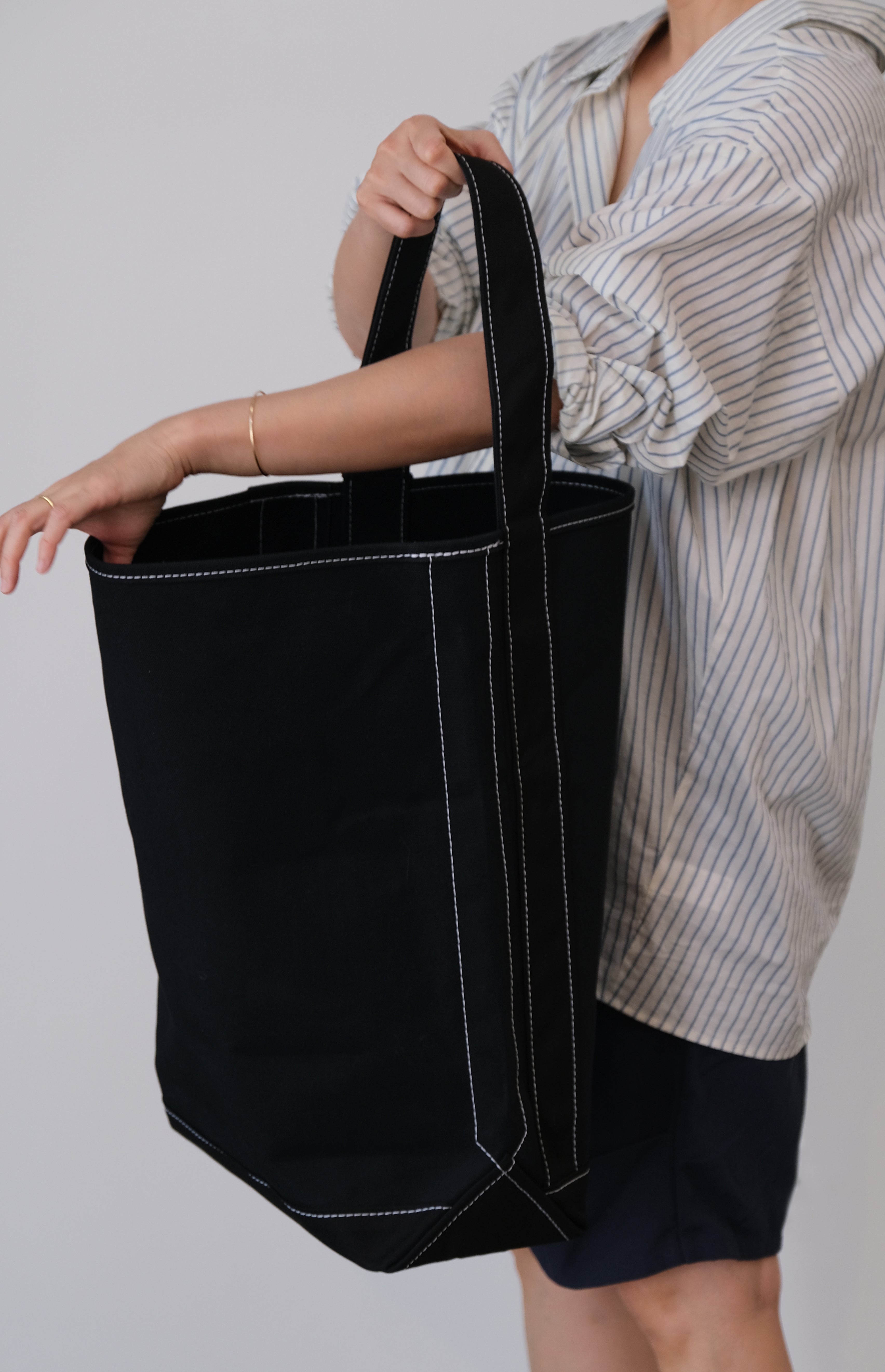 LARGE BAGUETTE TOTE - Black