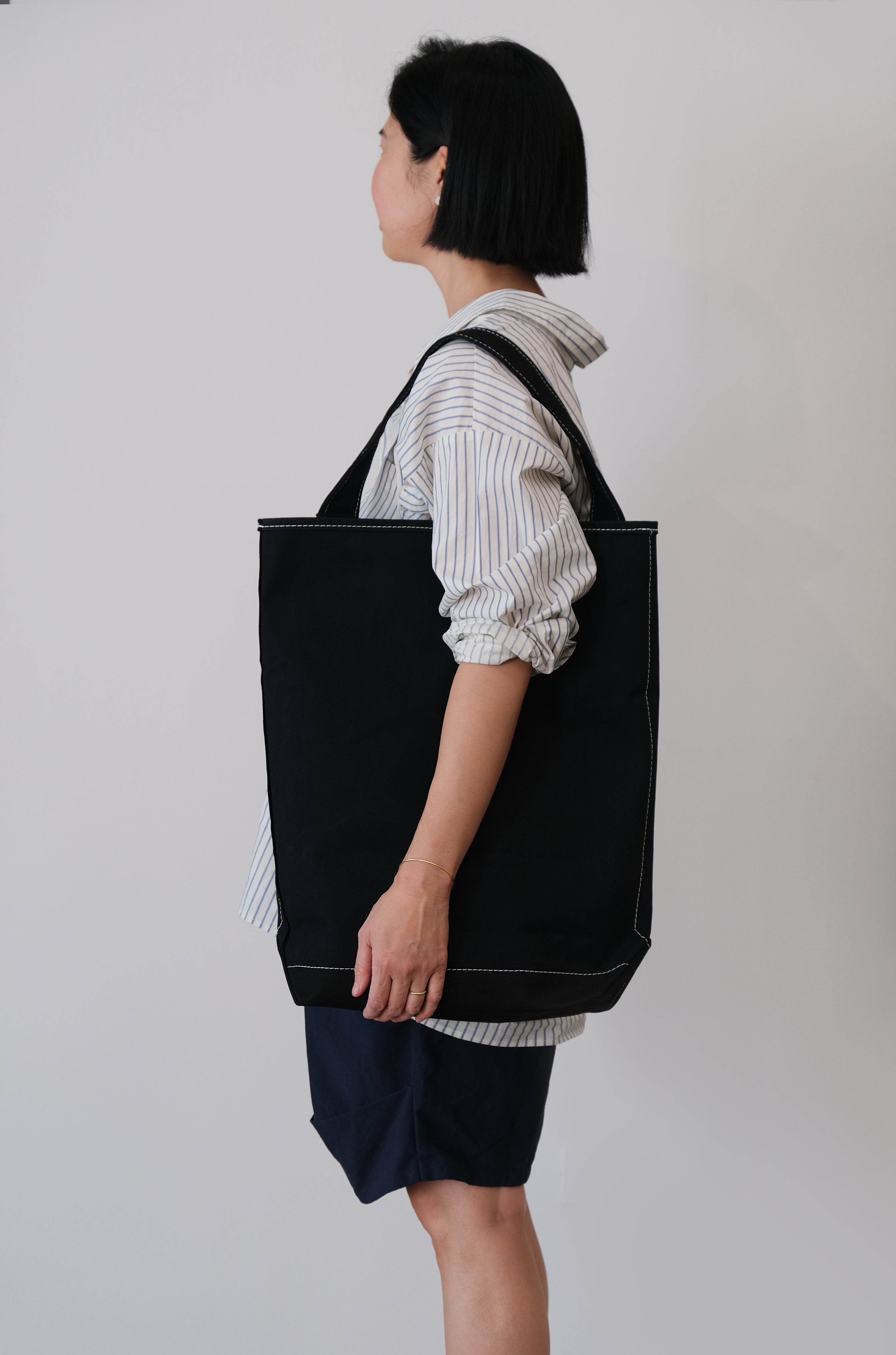 LARGE BAGUETTE TOTE - Black