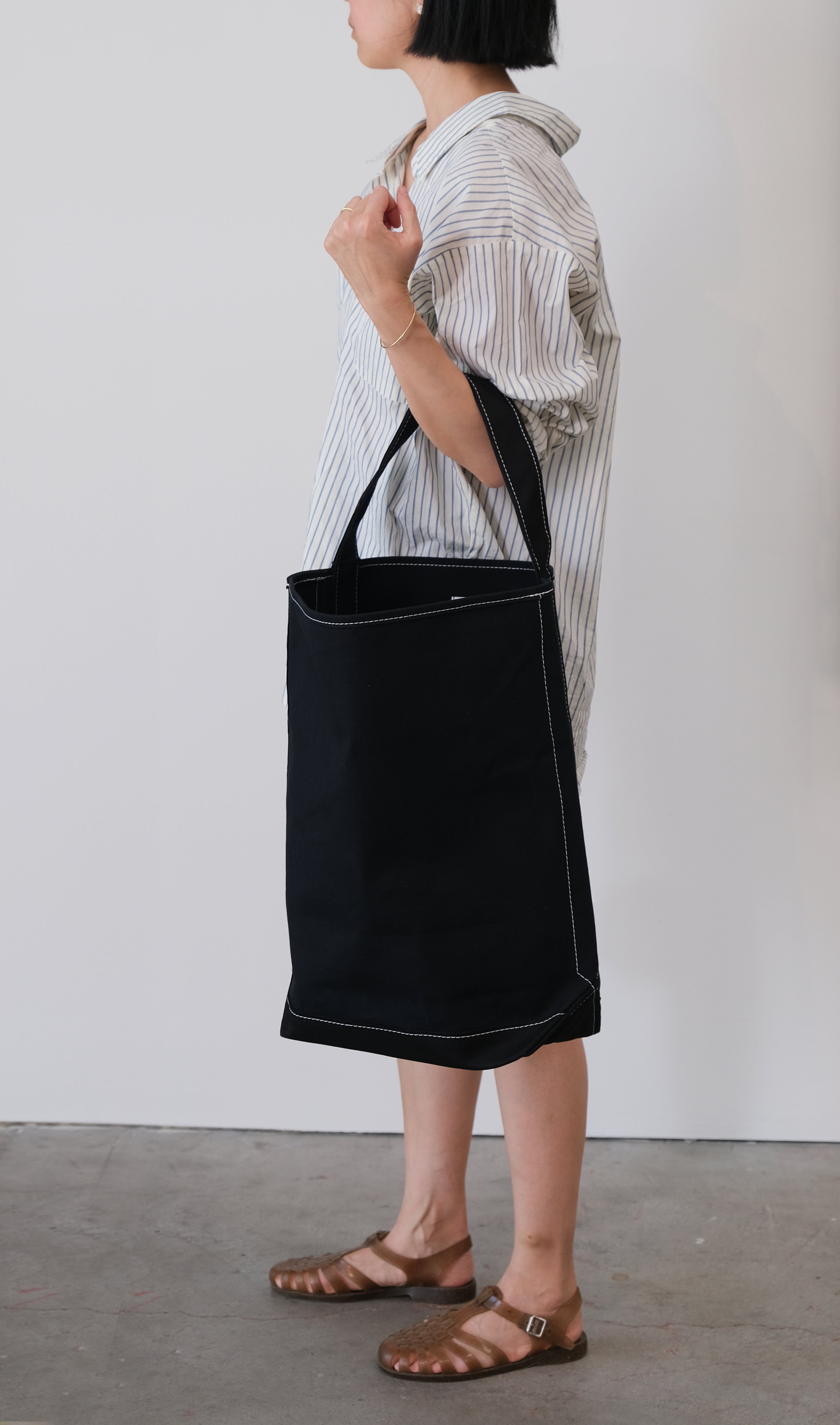 LARGE BAGUETTE TOTE - Black