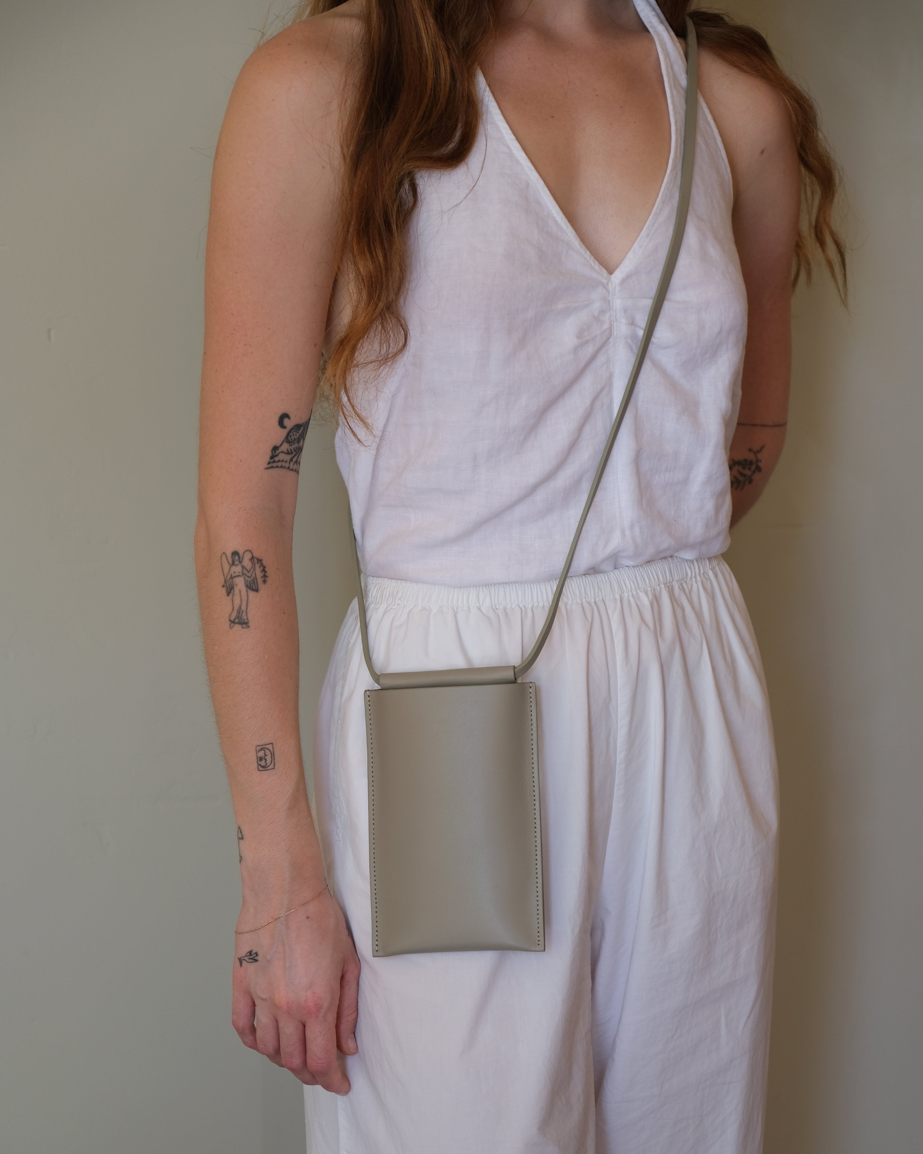 IPHONE SLING - Taupe