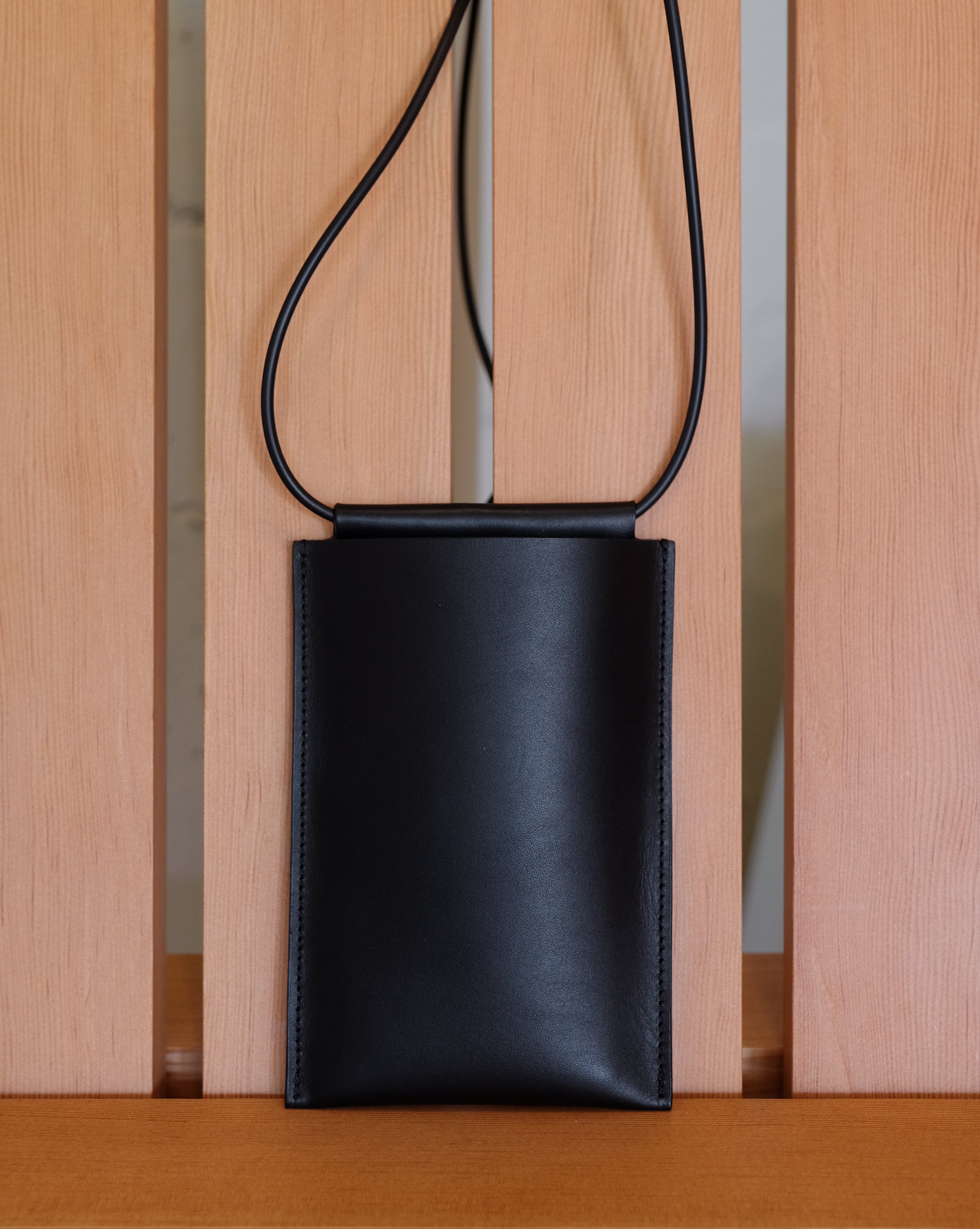 IPHONE SLING - Black
