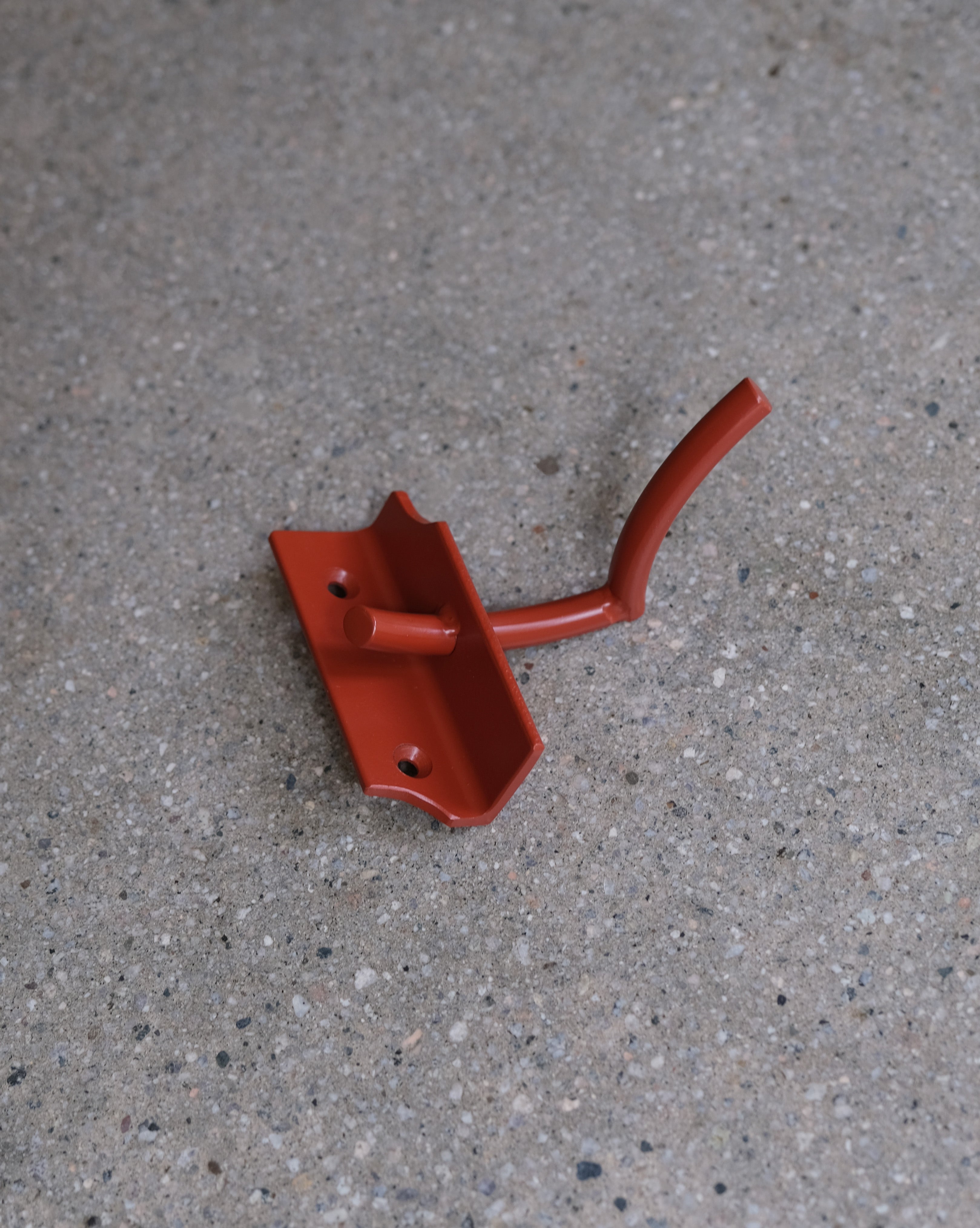 ARC ANGLE HOOK - Red