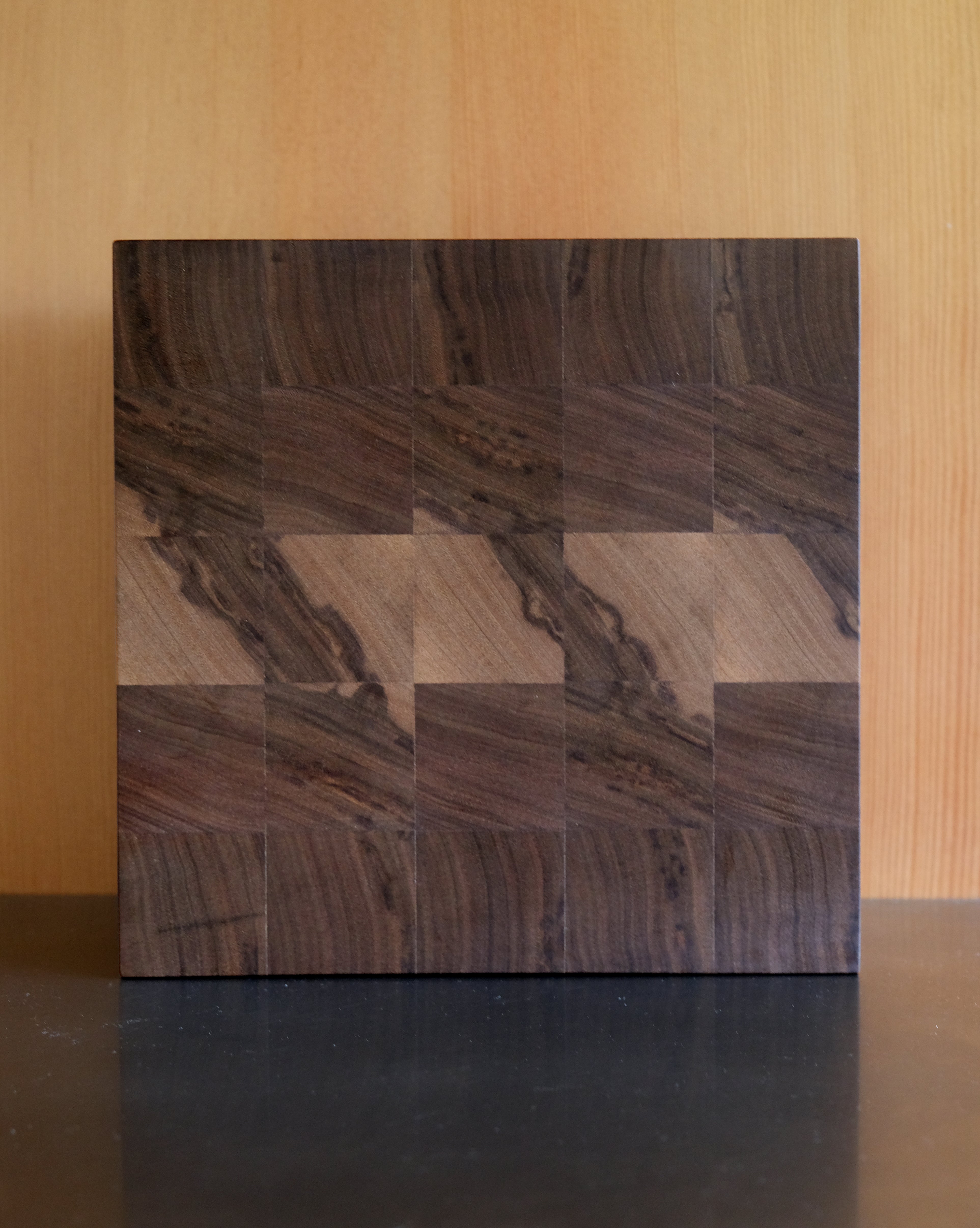 SQUARE CUTTING BOARD