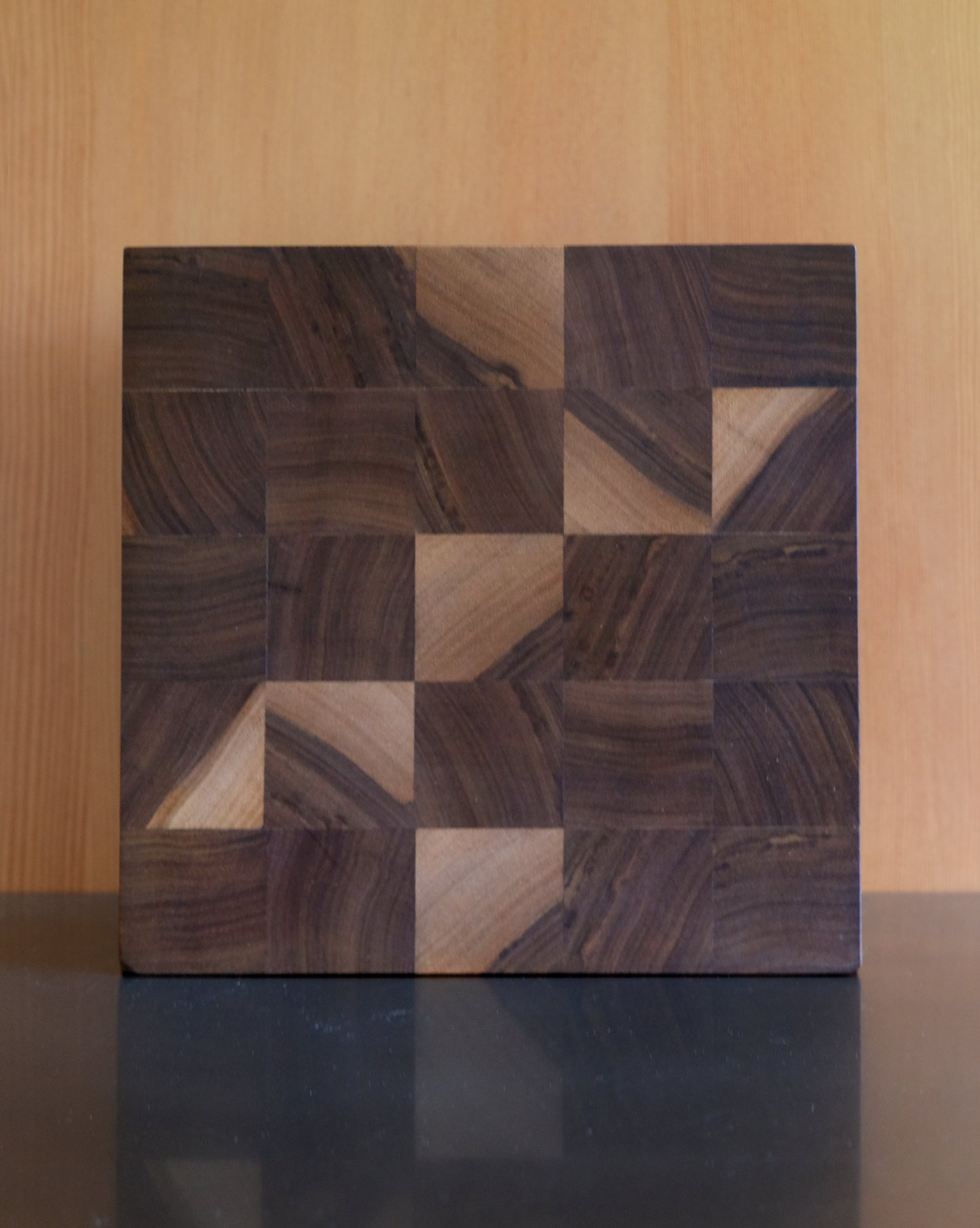 SQUARE CUTTING BOARD
