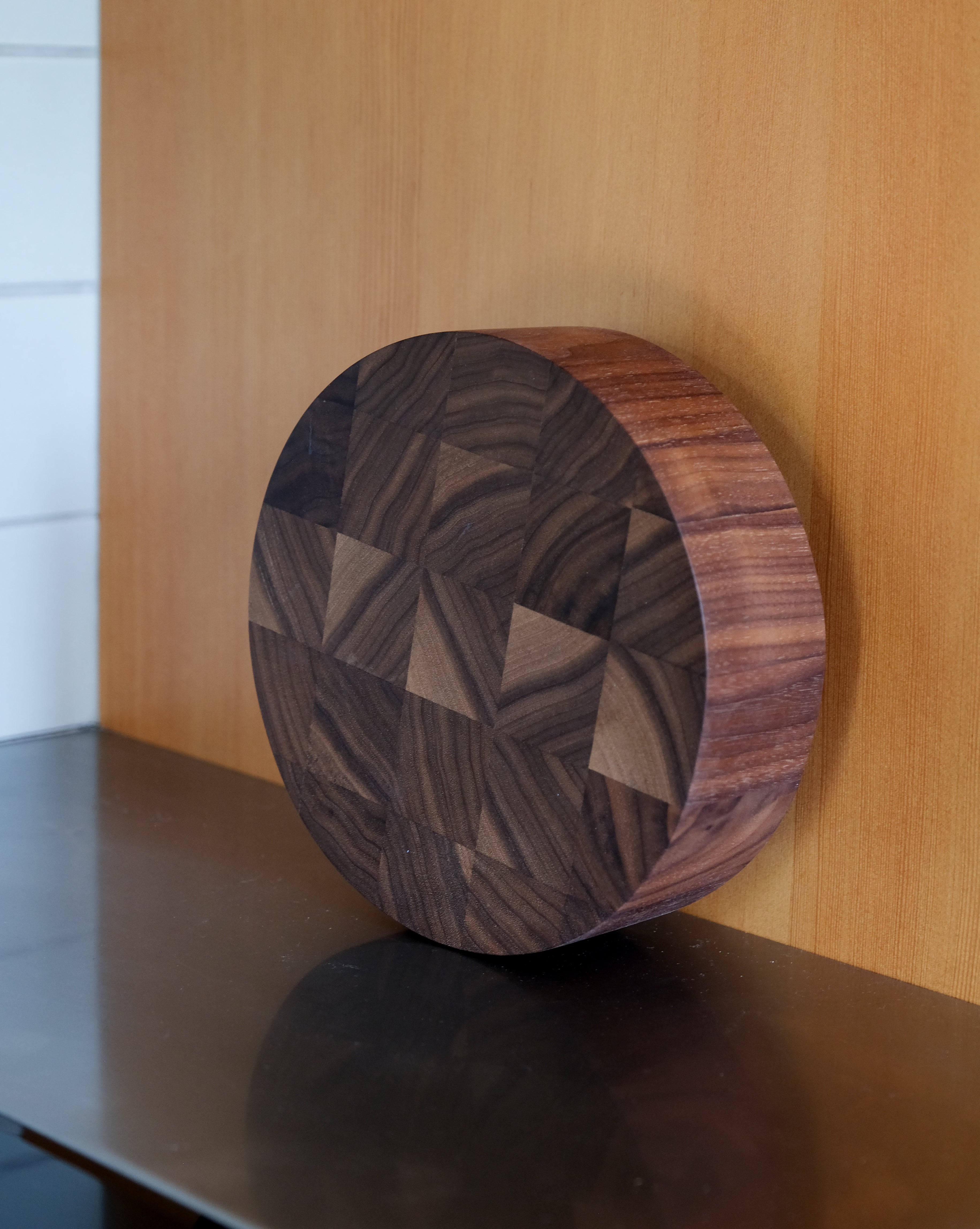 CIRCLE CUTTING BOARD