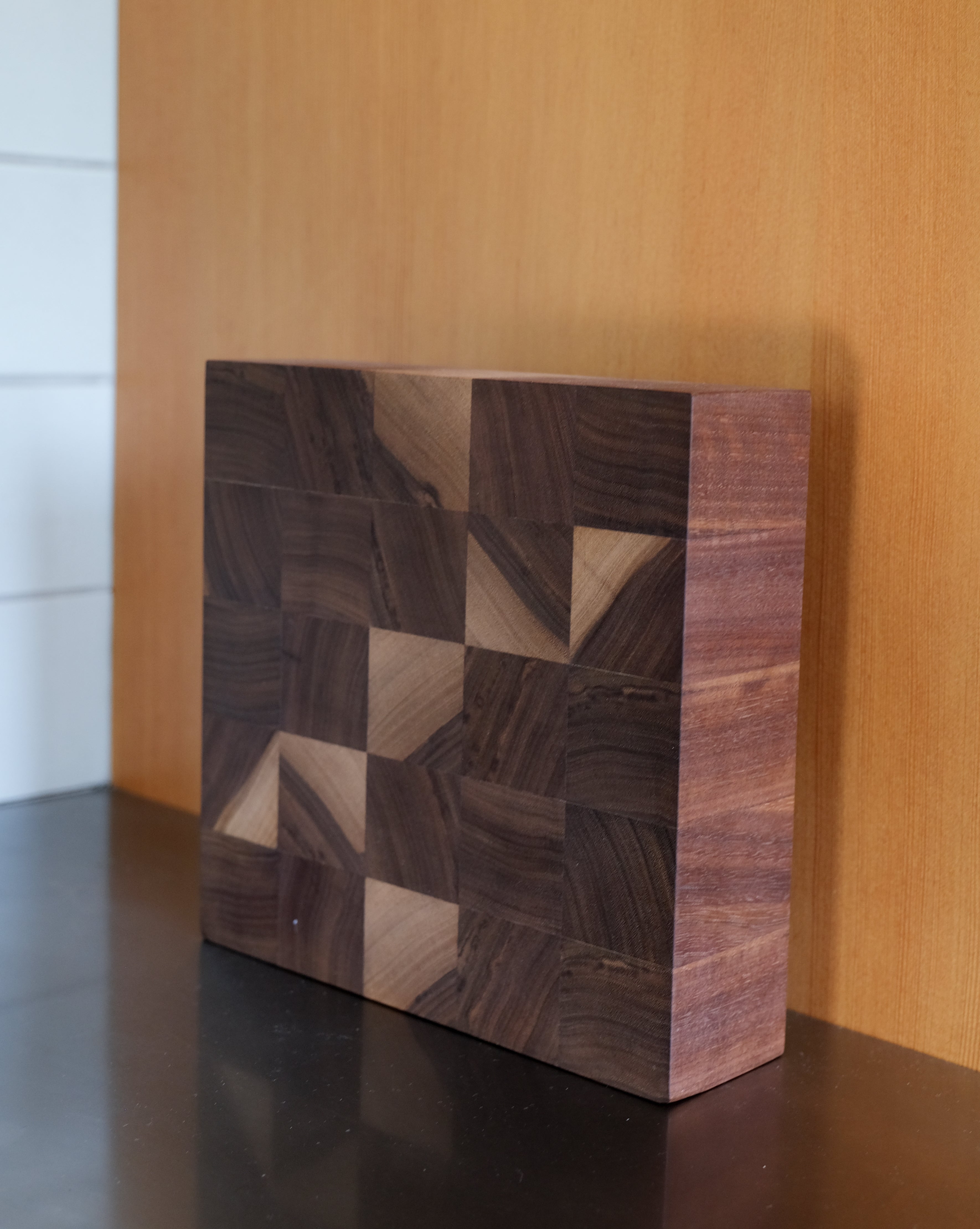 SQUARE CUTTING BOARD