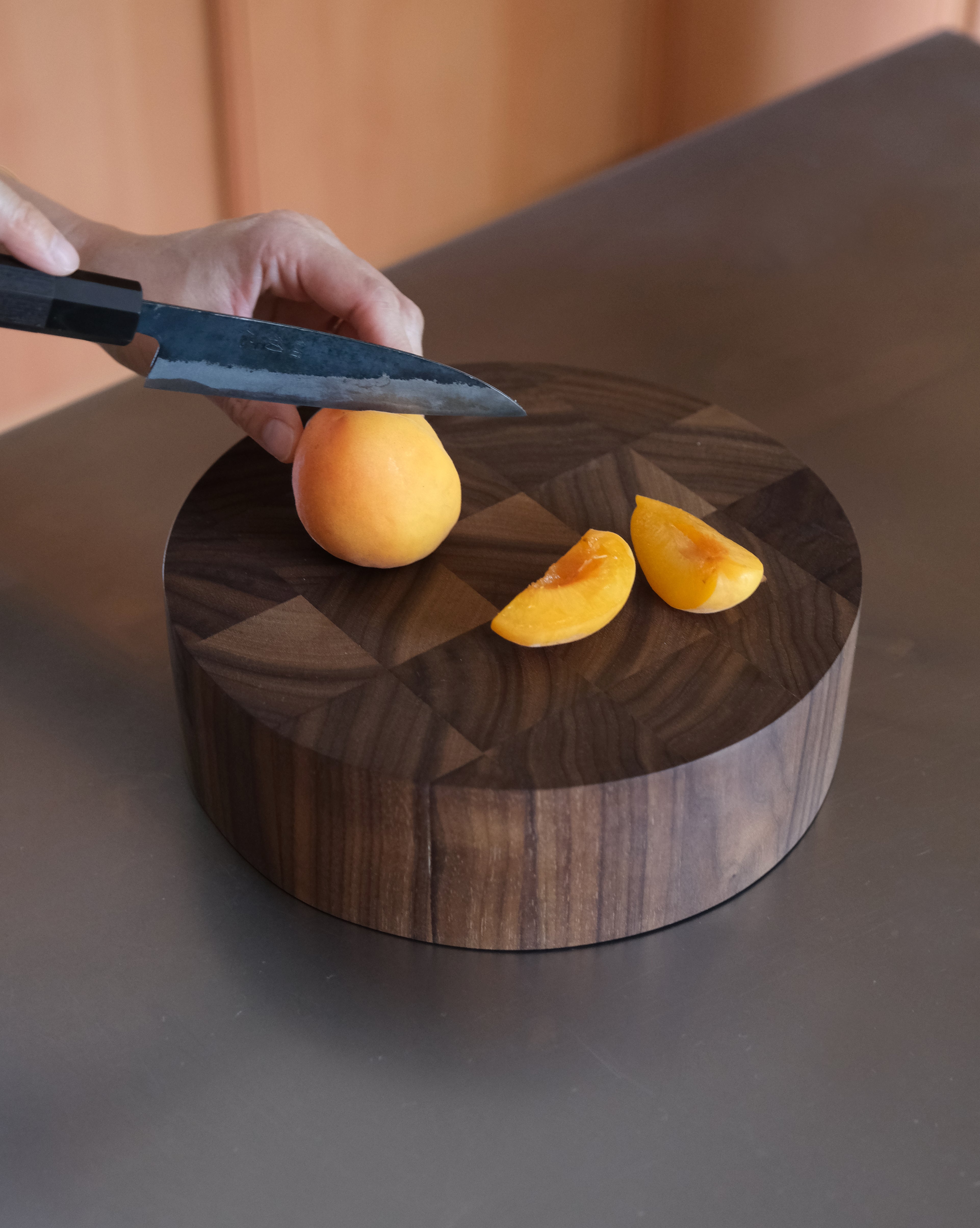 CIRCLE CUTTING BOARD