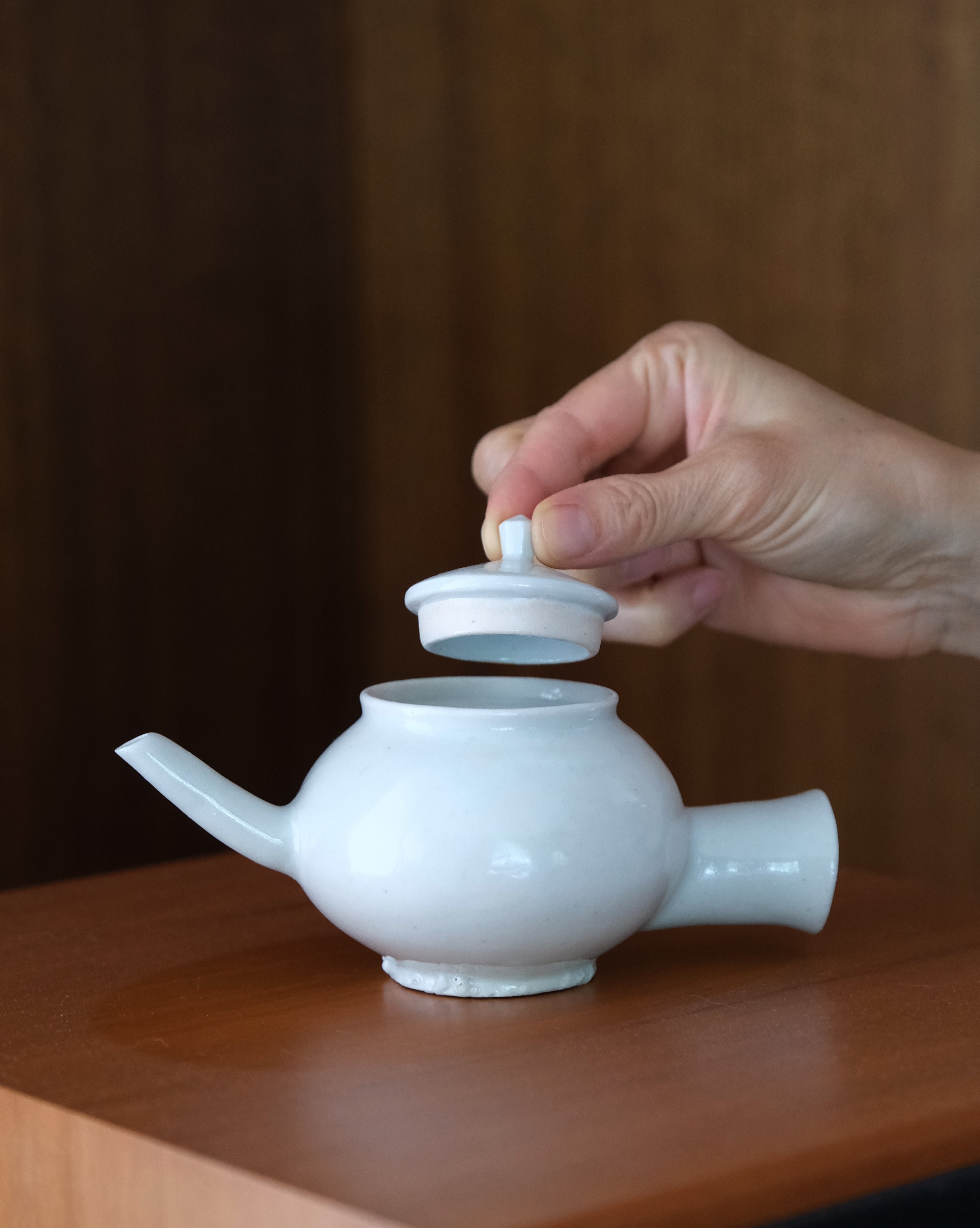 SMALL TEAPOT WITH HANDLE
