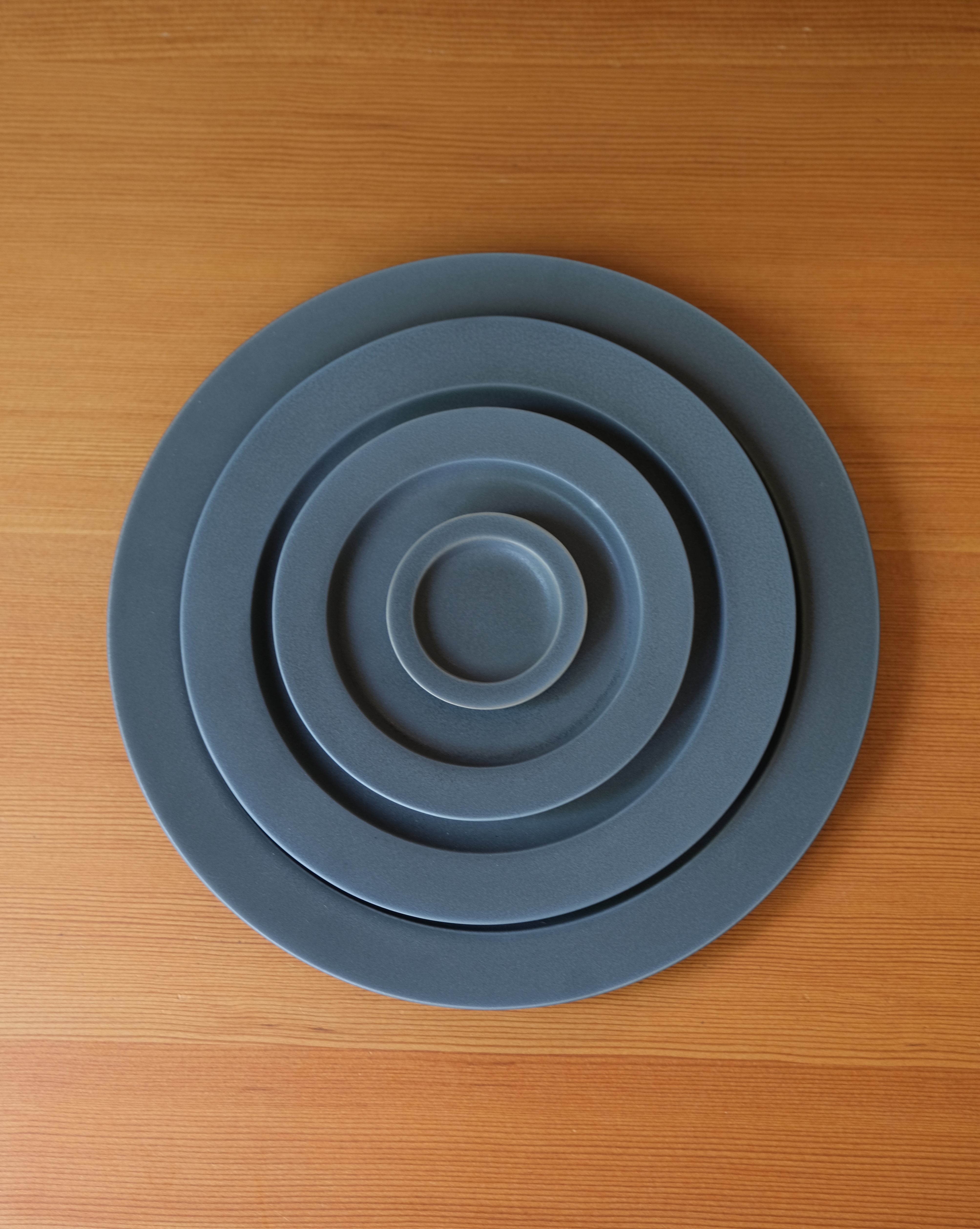 UNJOUR PLATES - Rainy Gray