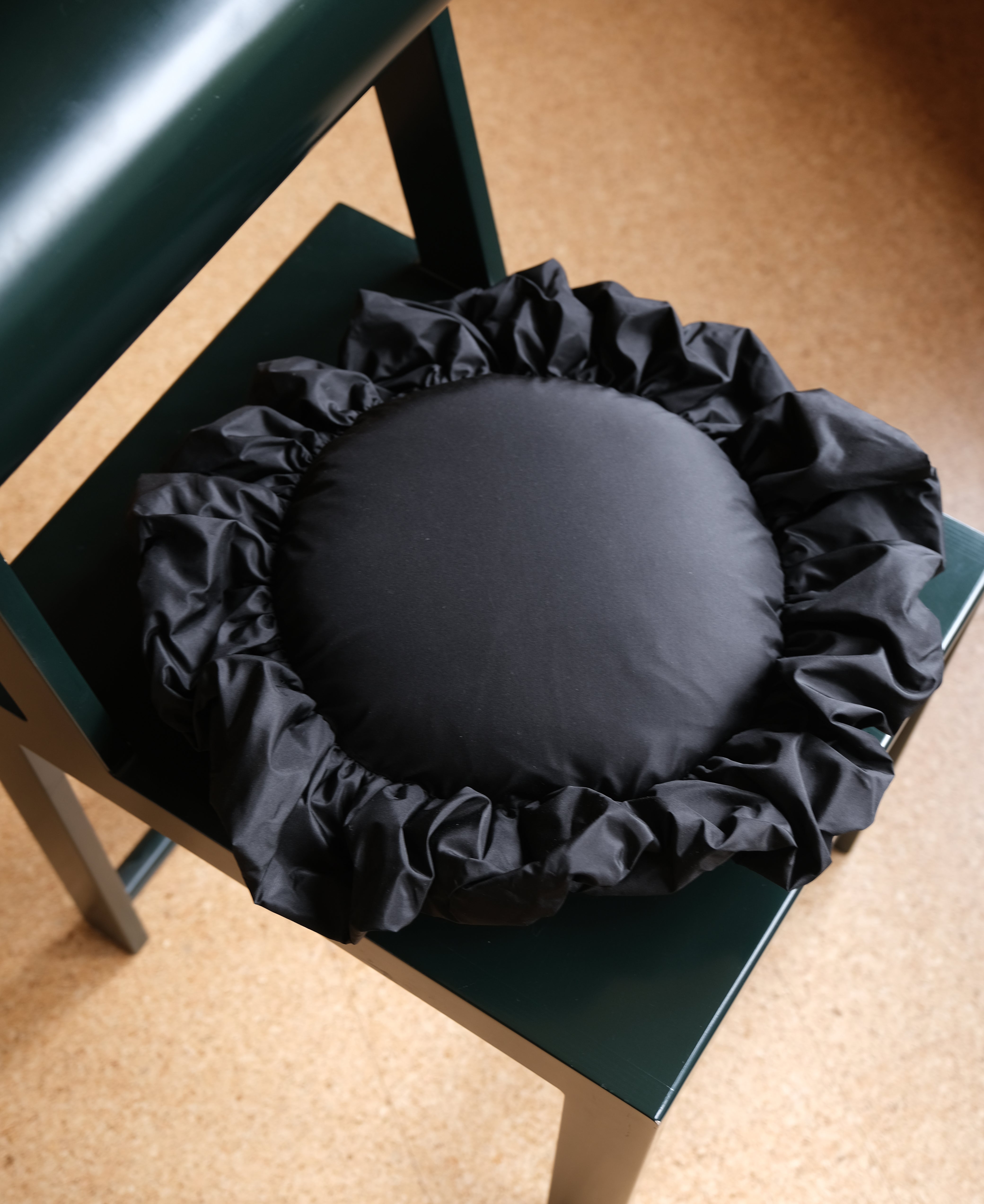 ROUND RUFFLE PILLOW