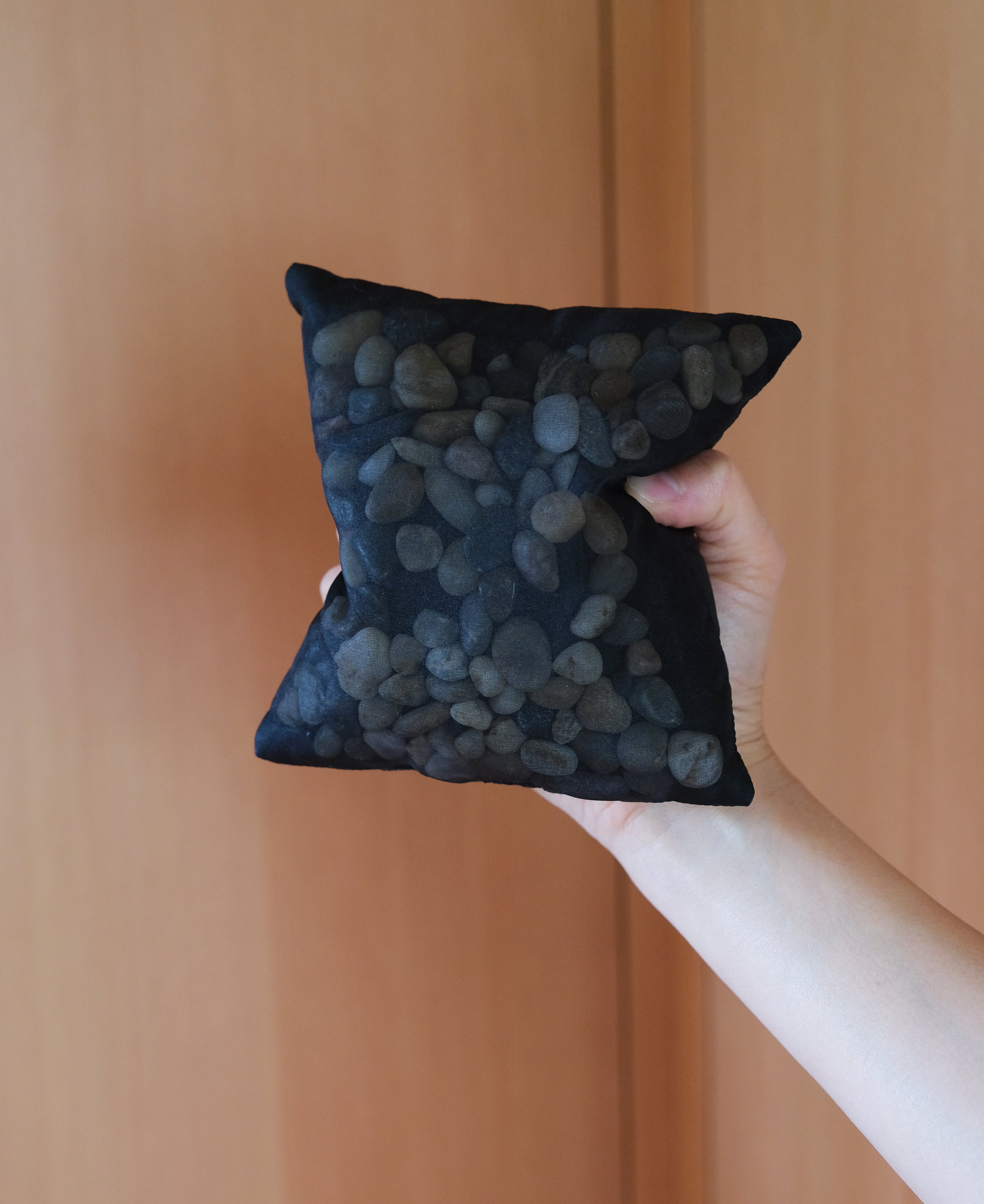 PEBBLE PILLOW