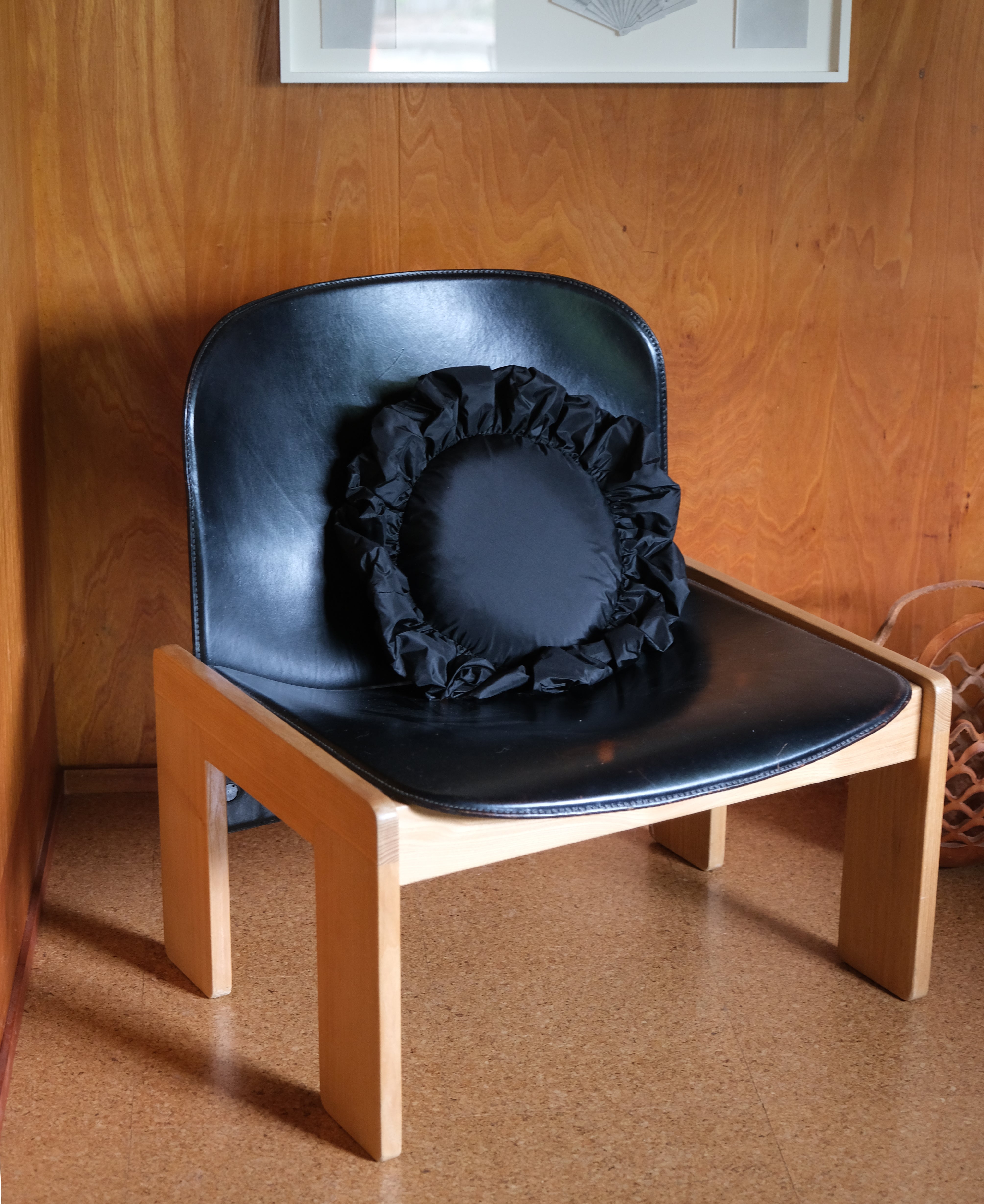 ROUND RUFFLE PILLOW