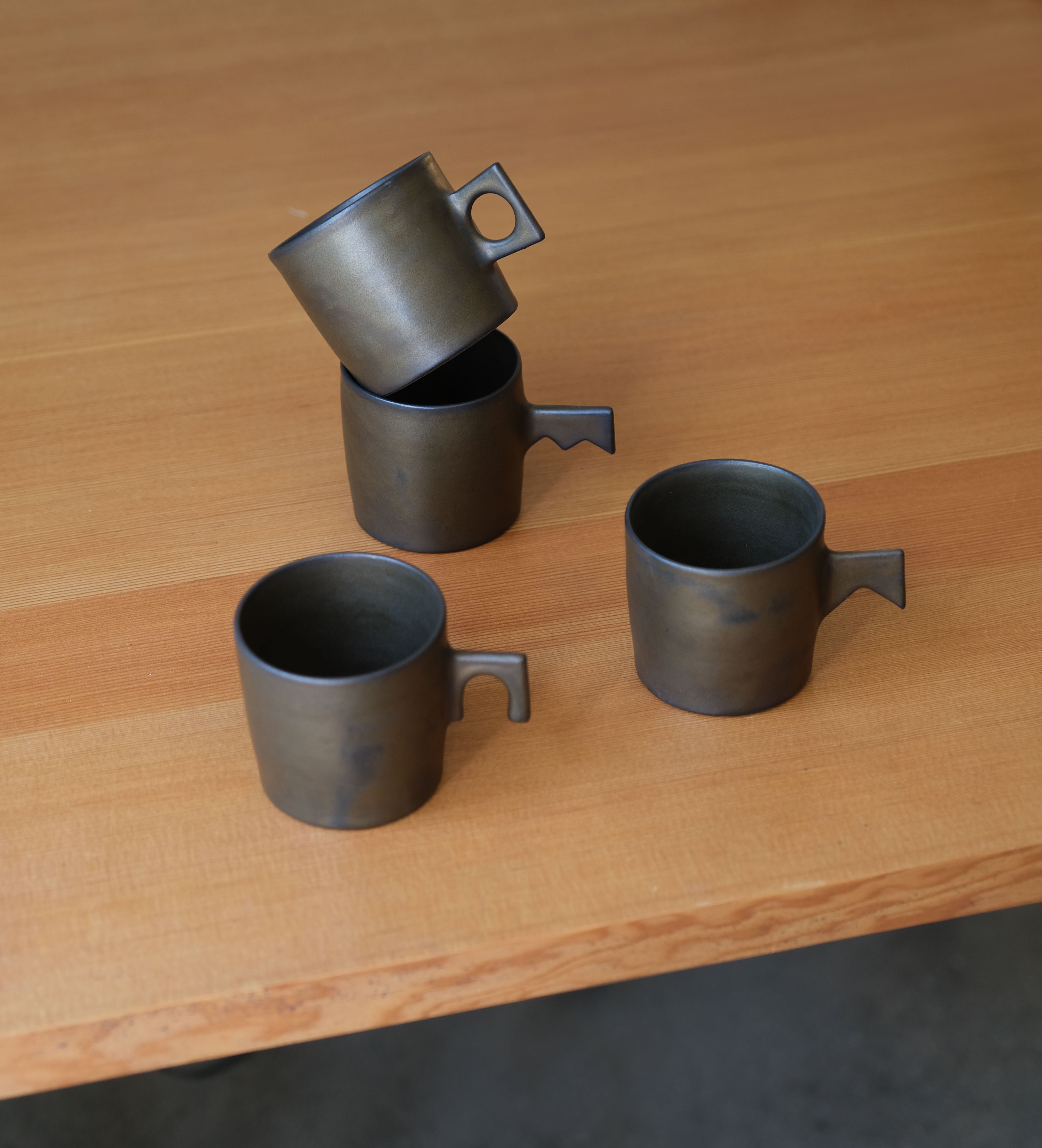 SHAPE MUGS - Triangle