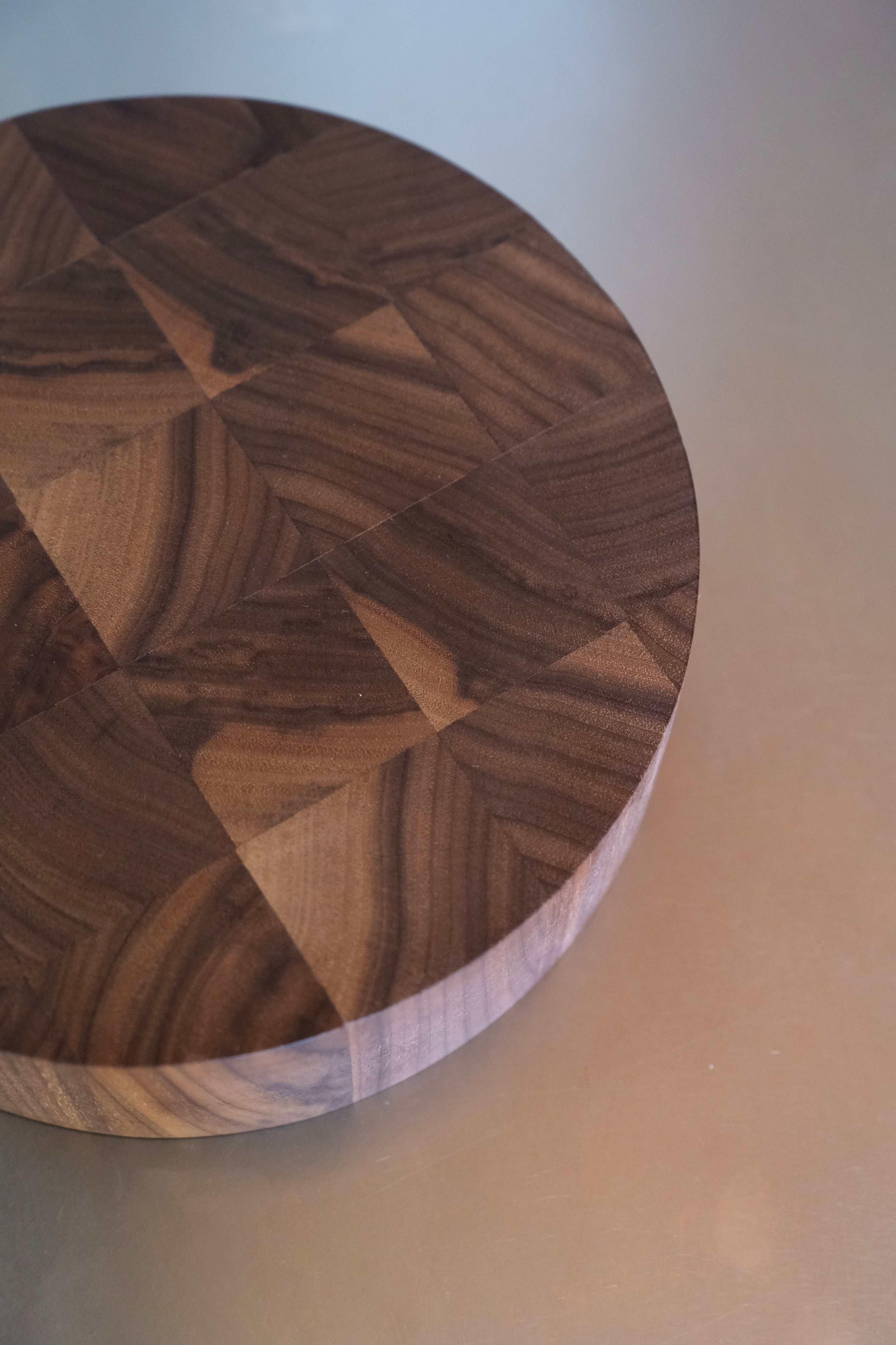 CIRCLE CUTTING BOARD