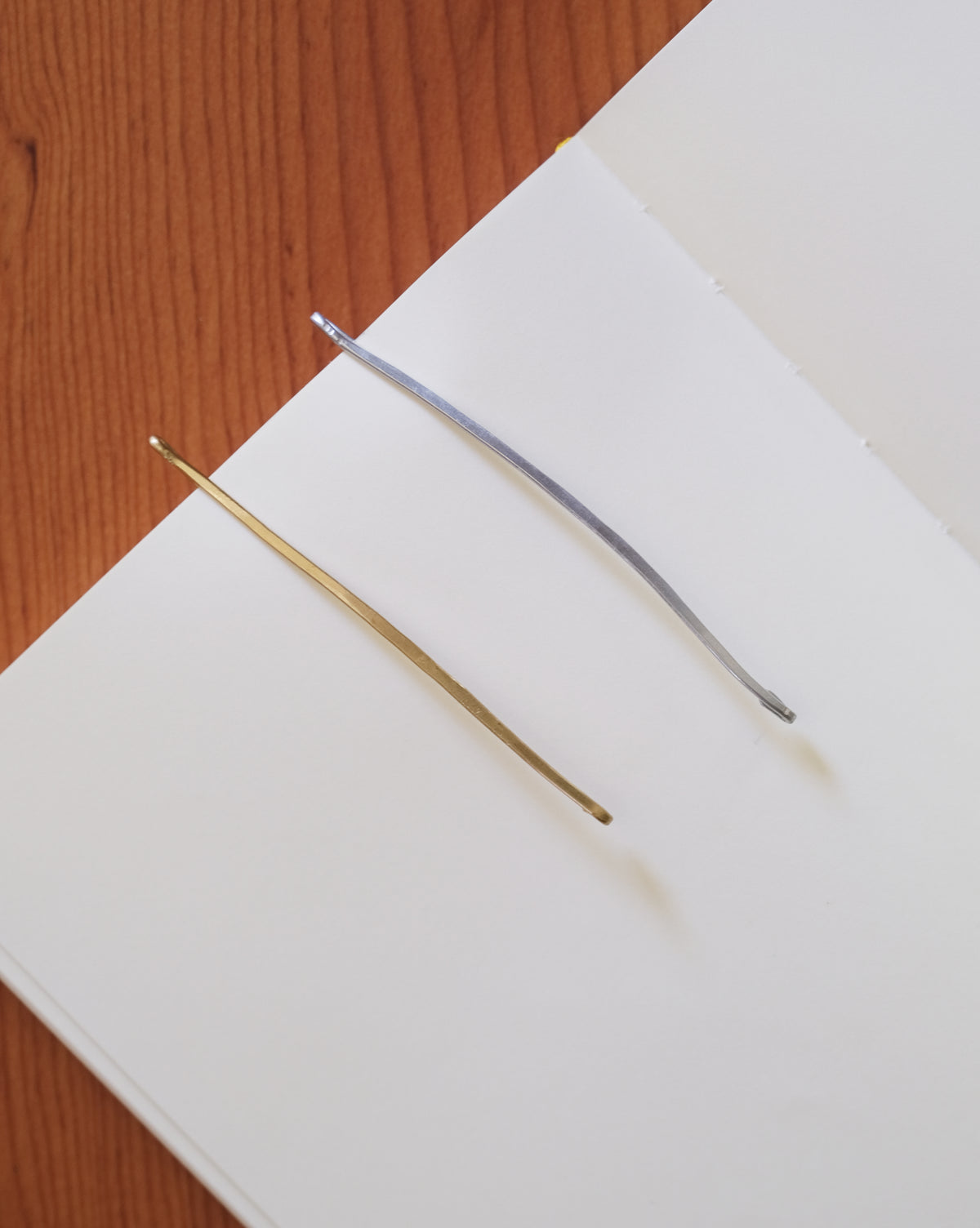 BARRETTE – Hand drawn line