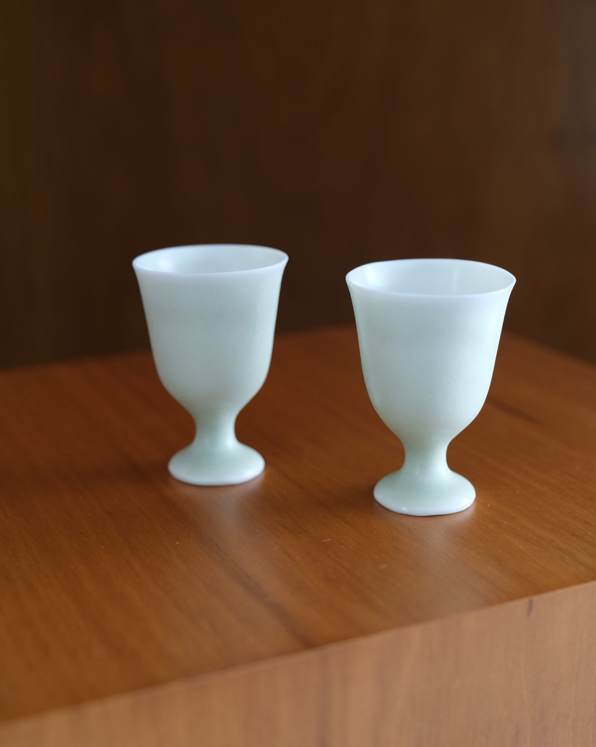 STEMMED TEACUP