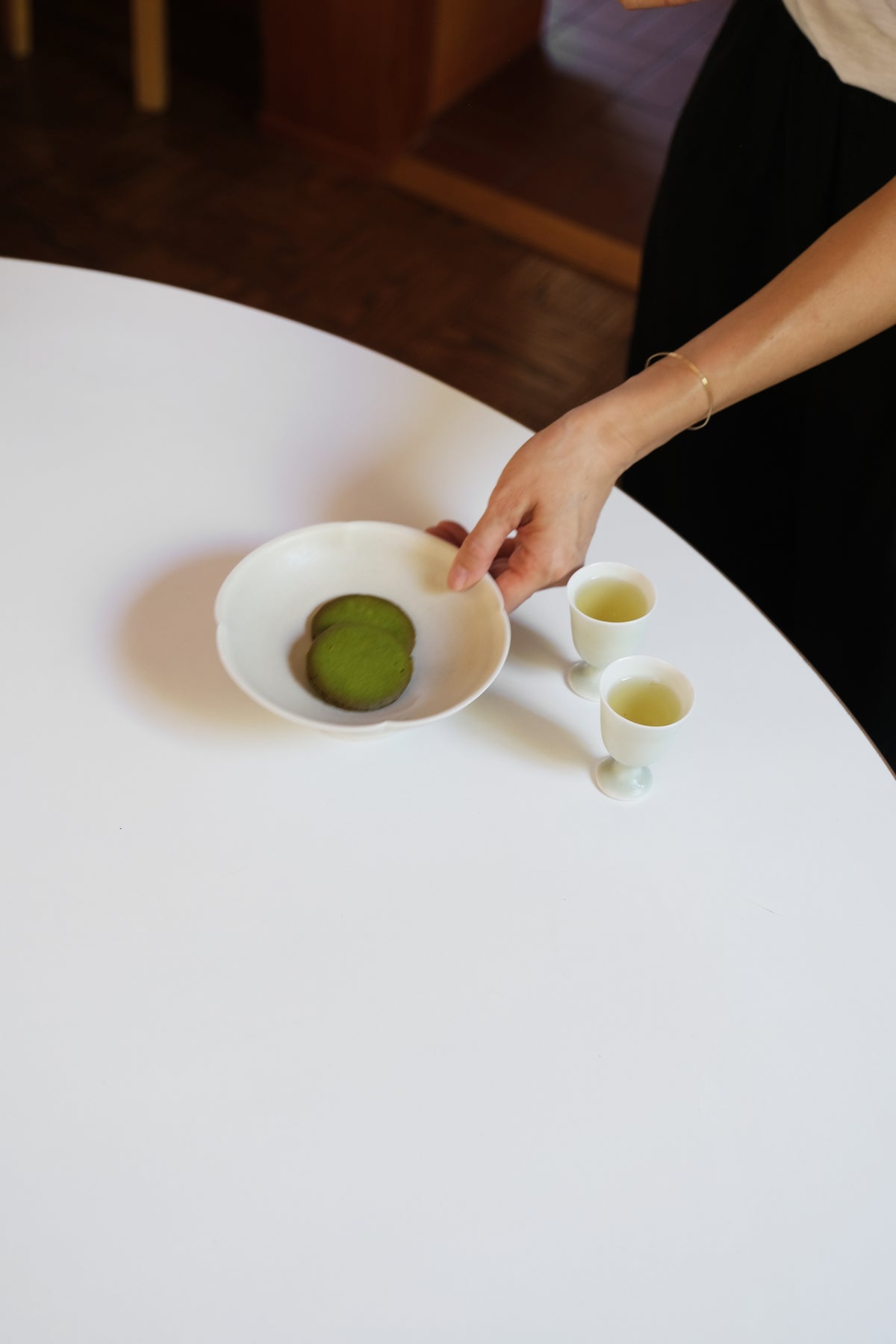 STEMMED TEACUP
