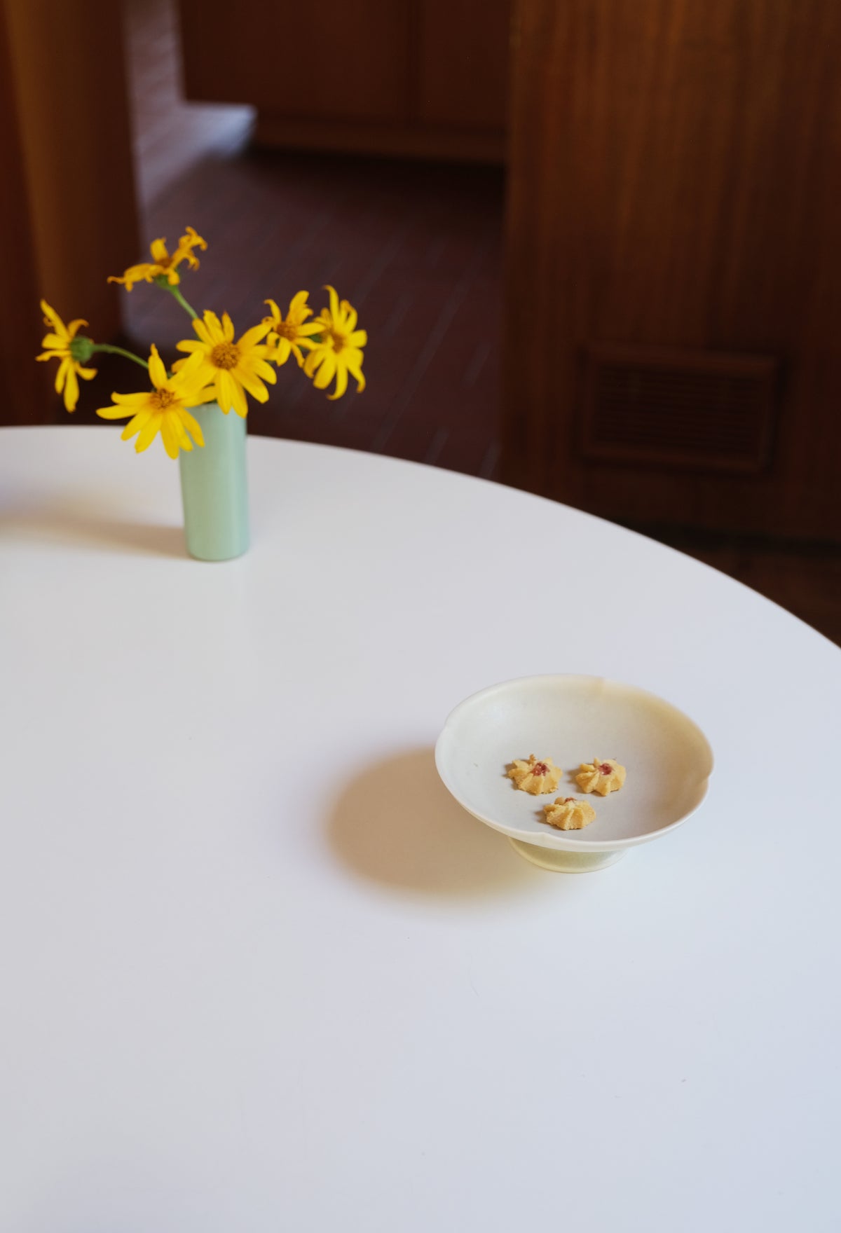 PINCHED FOOTED PLATE