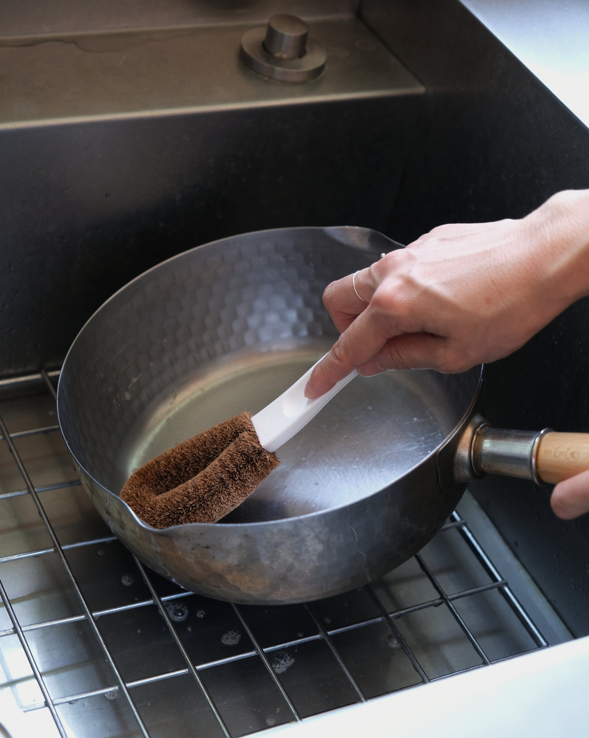CLEANING BRUSH W/ HANDLE