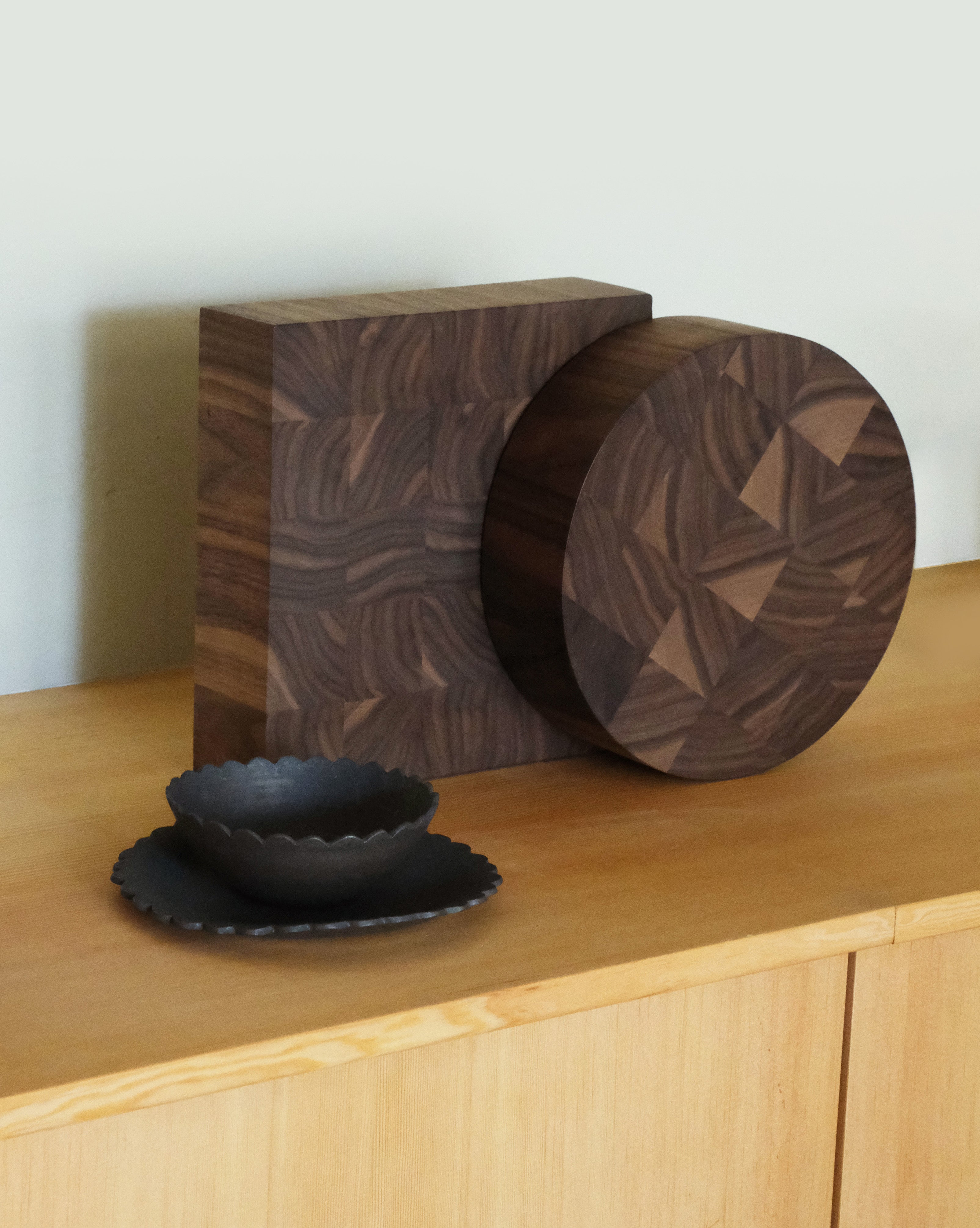 CIRCLE CUTTING BOARD