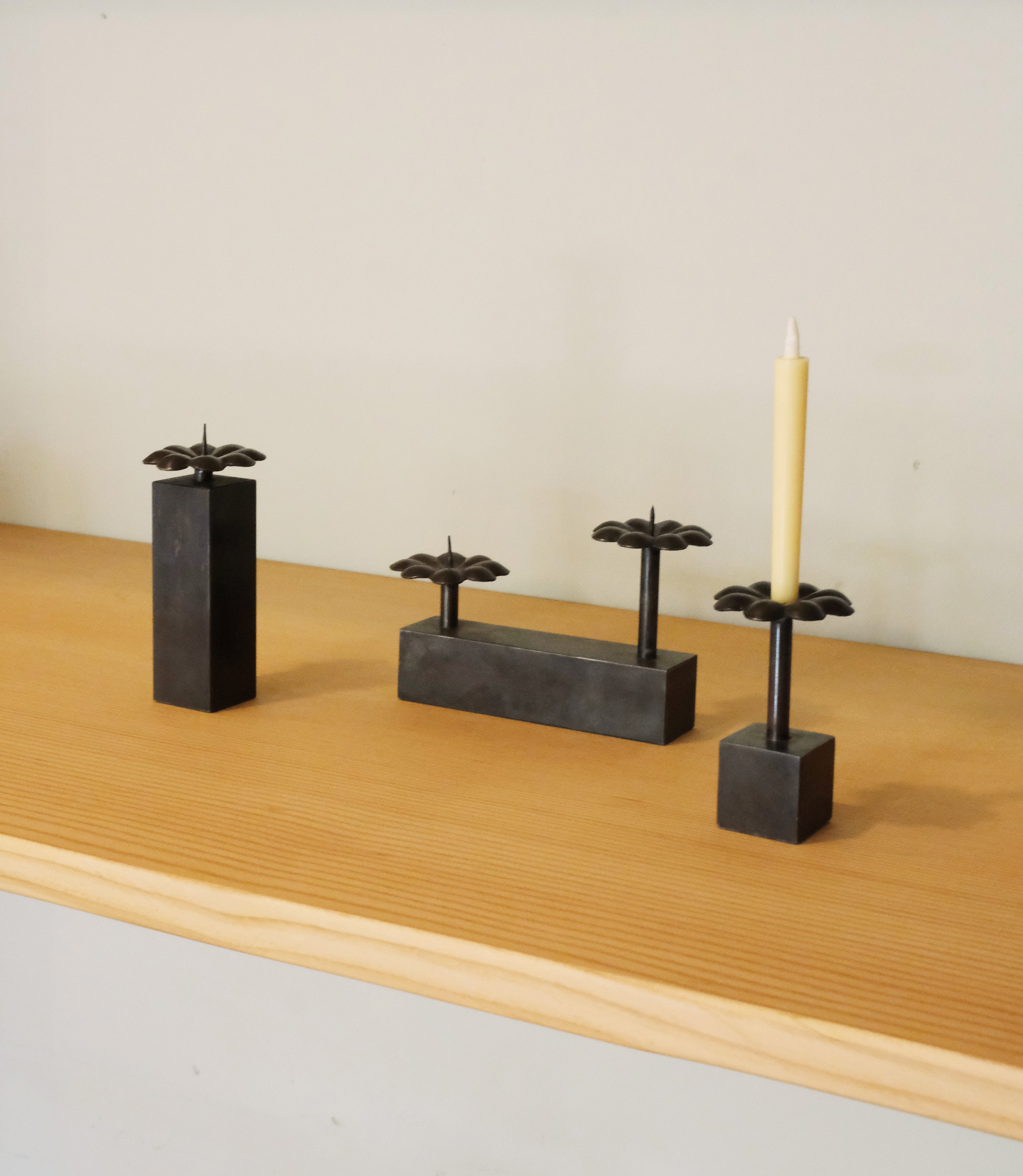 DAISY BLOCK CANDLE HOLDER - D