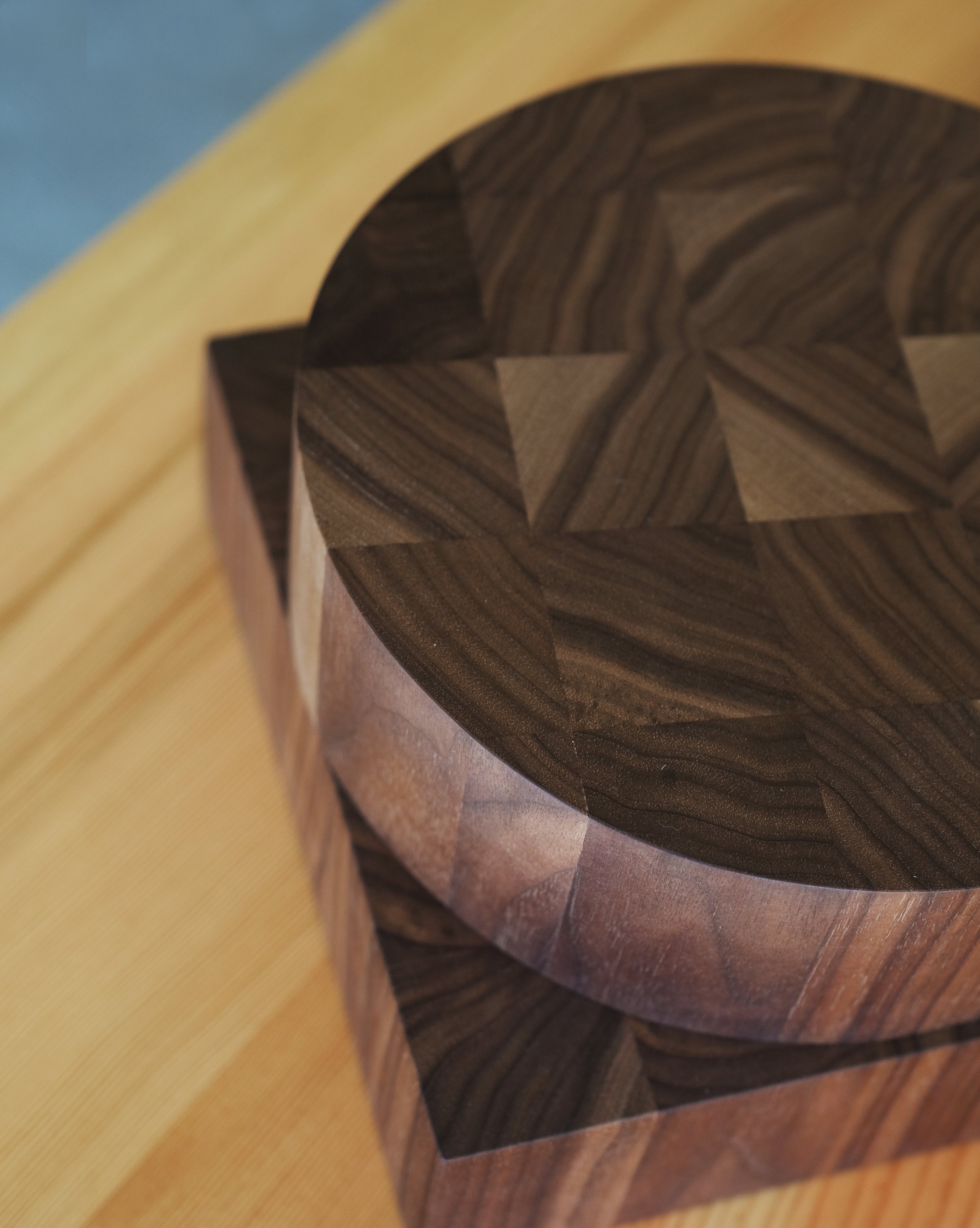 CIRCLE CUTTING BOARD